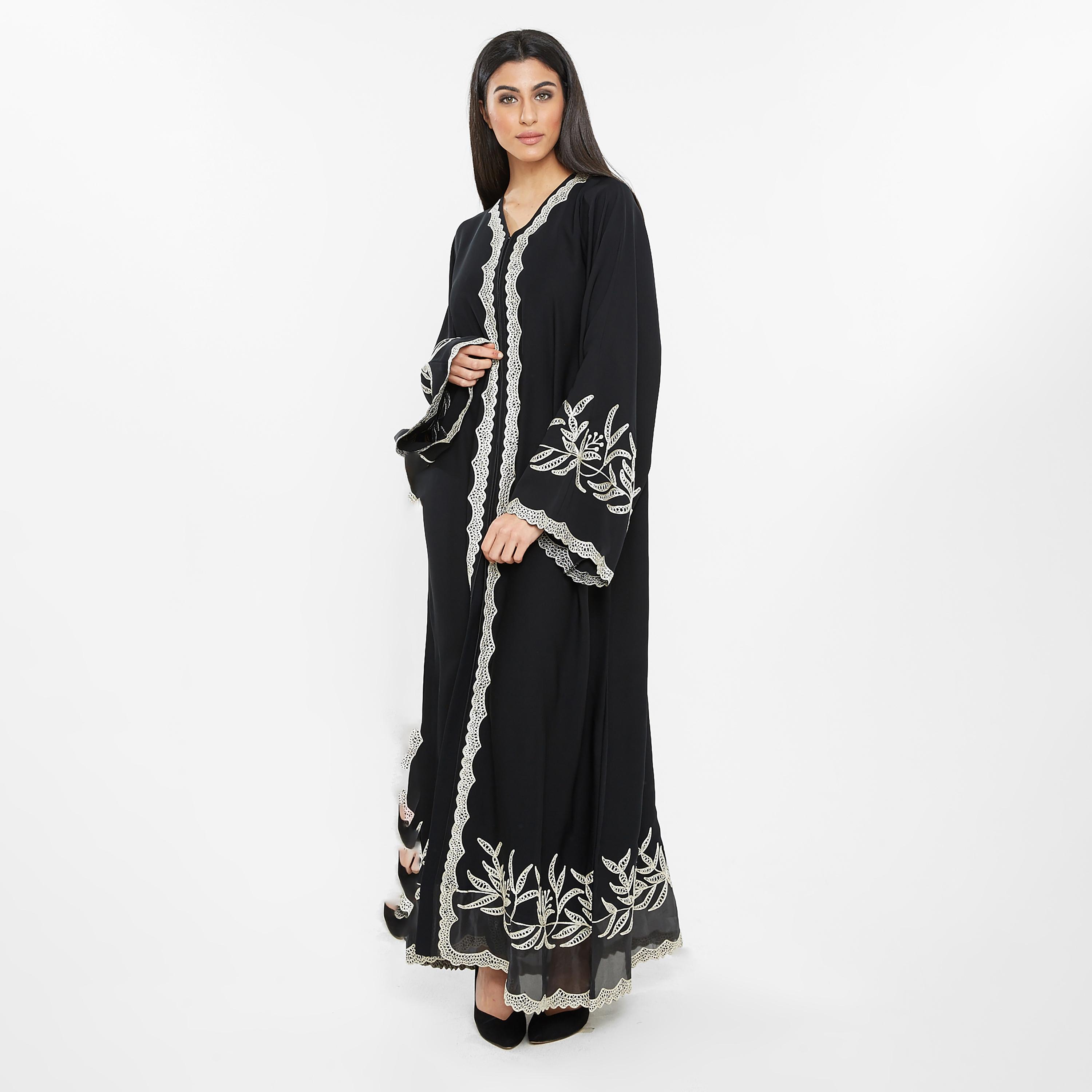 عباية نسائية نيدا مع حجاب وتطريز كروشيه باللون الأسود بأكمام واسعة من نخبه-women-arabicclothing-abayas-image-3
