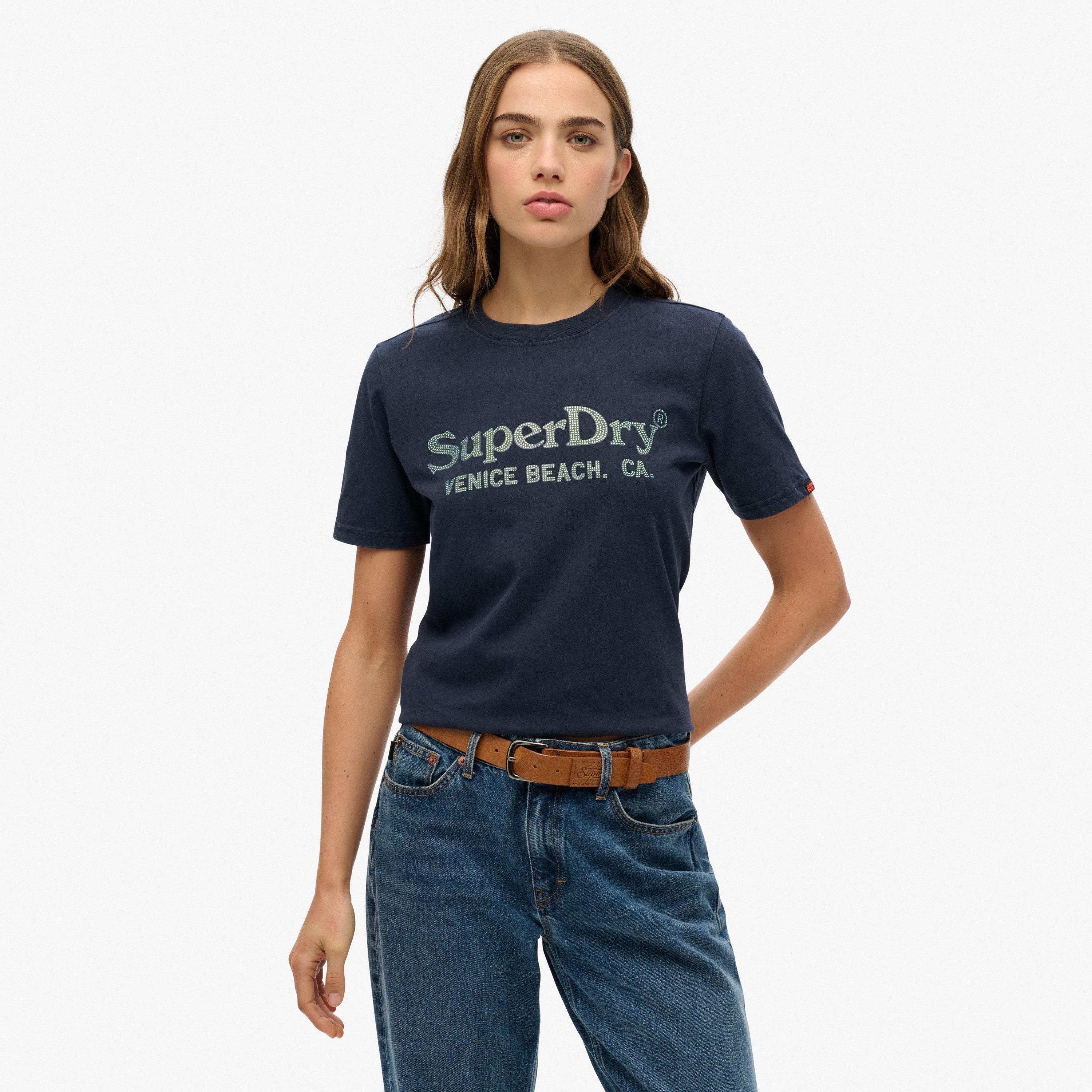 تي شيرت نسائي بياقة دائرية وأكمام قصيرة بشعار من سوبردراي-women-clothing-tshirts-image-1