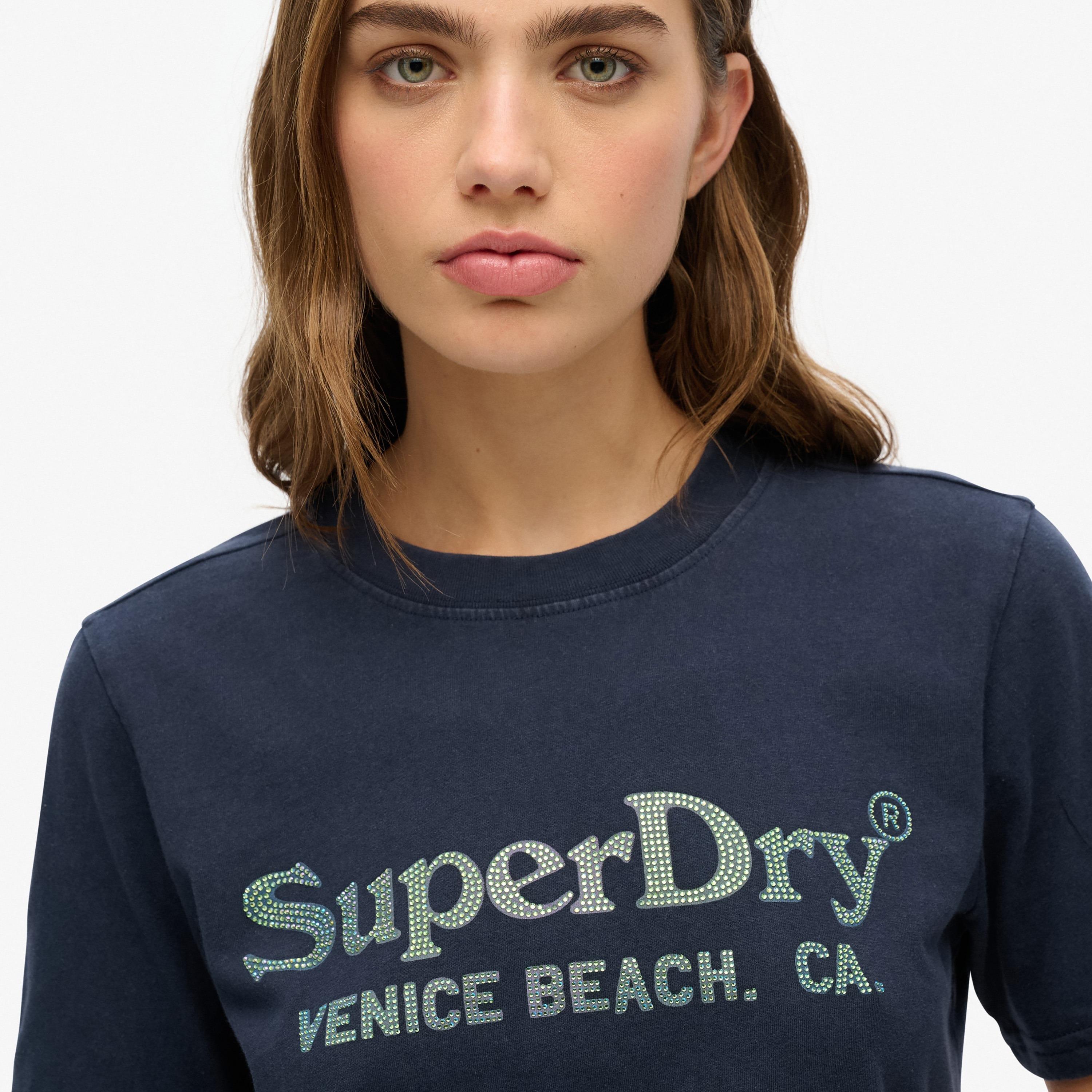 تي شيرت نسائي بياقة دائرية وأكمام قصيرة بشعار من سوبردراي-women-clothing-tshirts-image-3