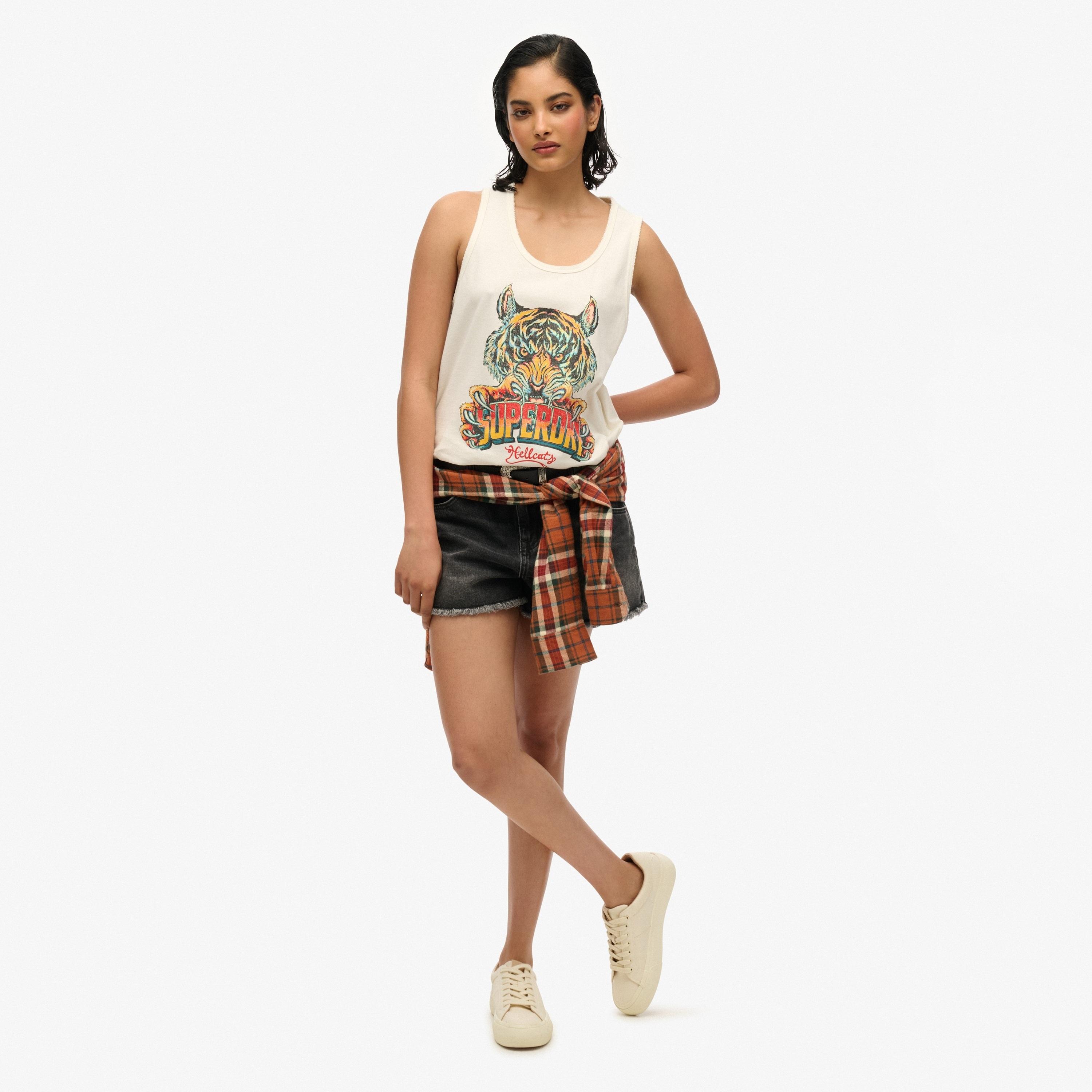 بلوزة نسائية بدون أكمام بفتحة رقبة دائرية ورسومات من سوبردراي-women-clothing-shirtsandblouses-blouses-image-2