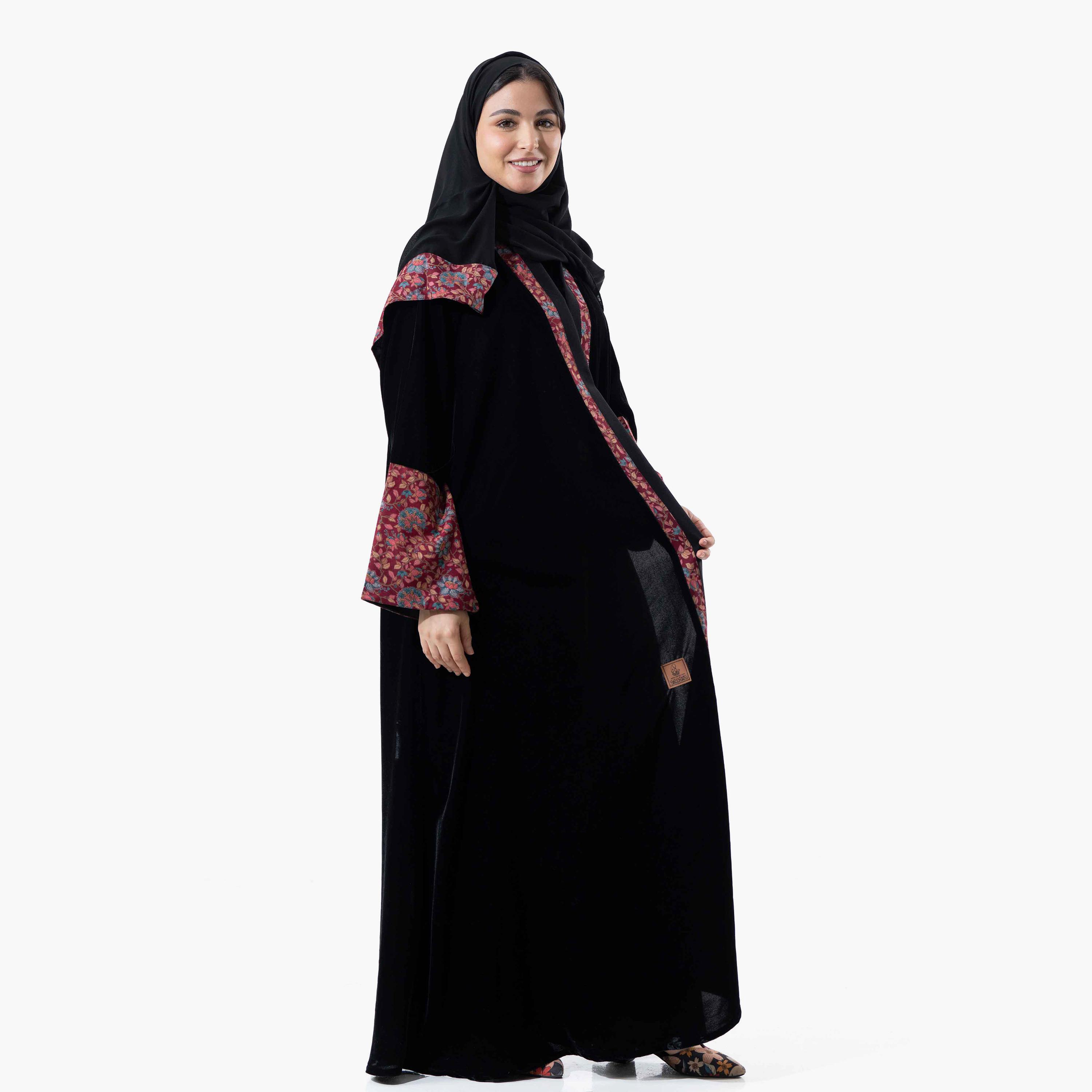عباية نسائية شتوية مخملية بأكمام واسعة مطبوعة باللون الأسود مع طرحة من زاهيه-women-arabicclothing-abayas-image-3