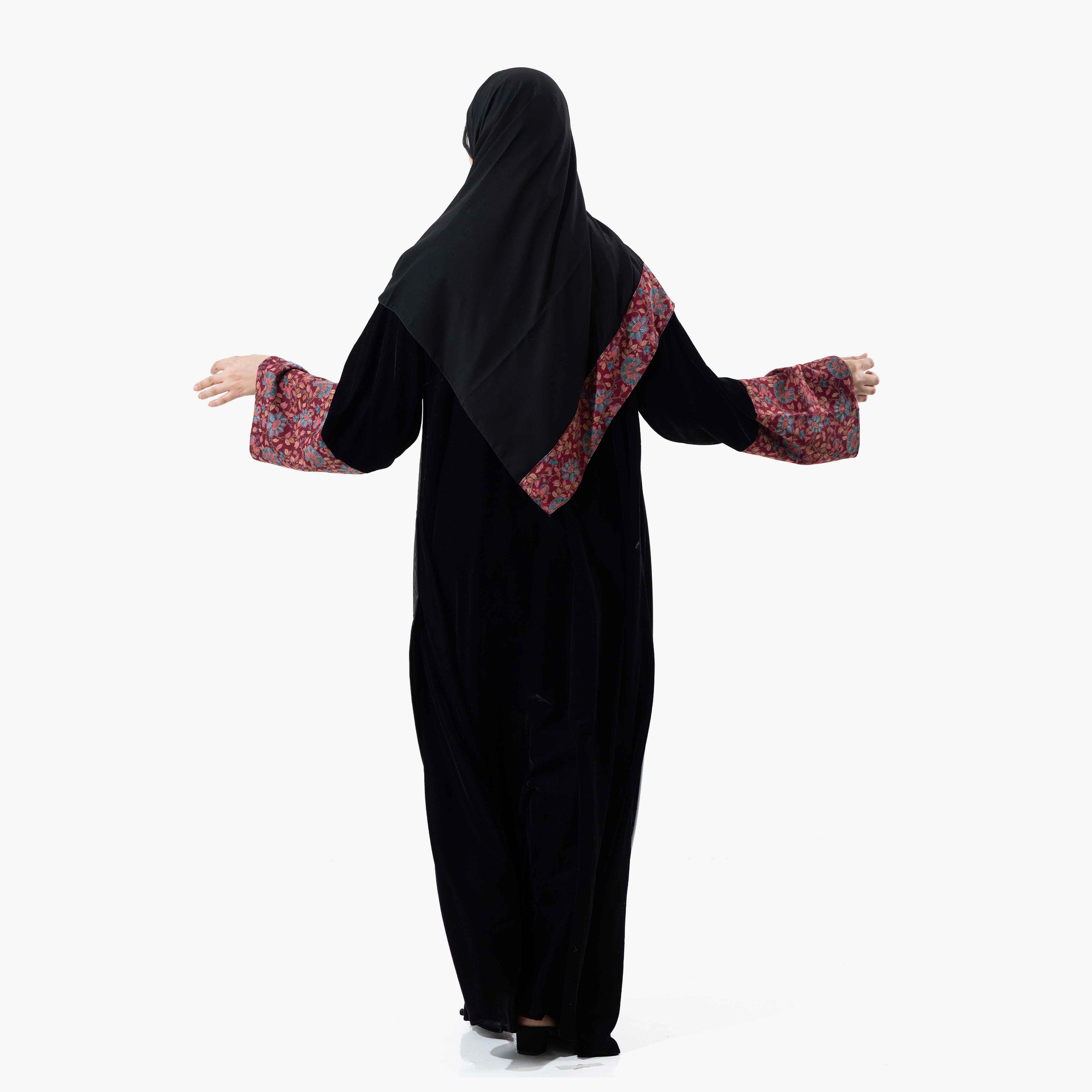 عباية نسائية شتوية مخملية بأكمام واسعة مطبوعة باللون الأسود مع طرحة من زاهيه-women-arabicclothing-abayas-image-4