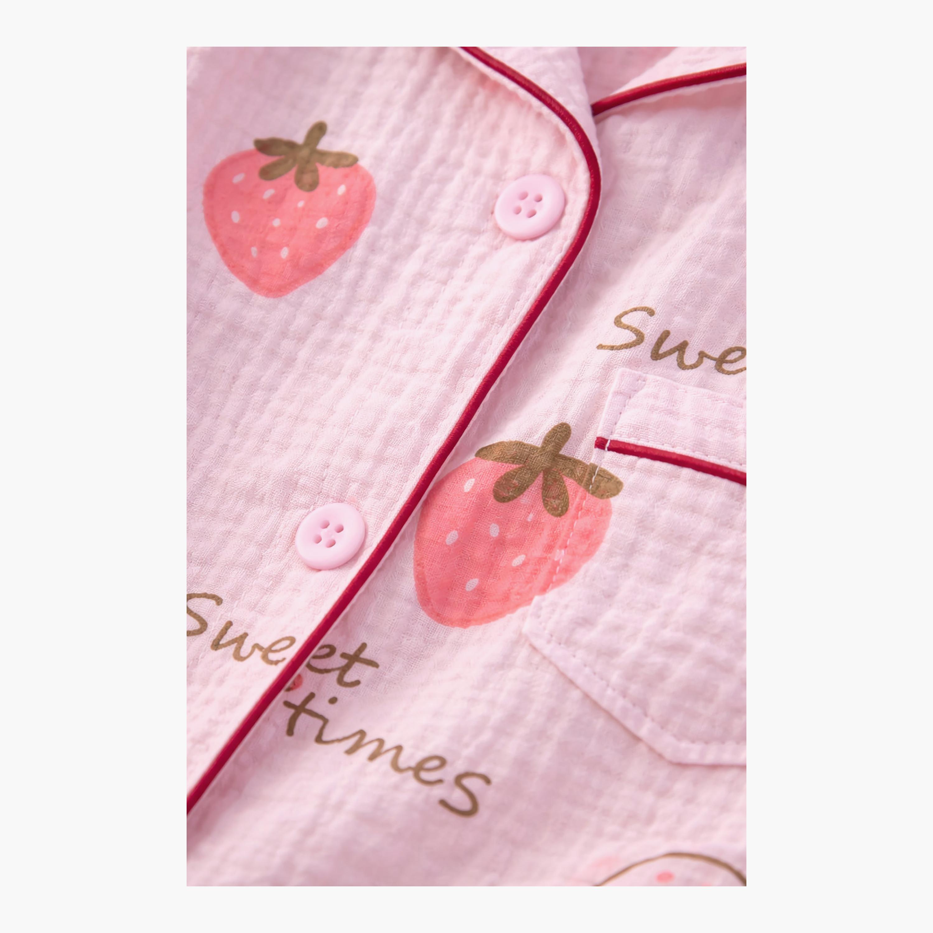 طقم بيجامة قطن موسلين بطبعة فراولة من فيكتور آند جين-girls-clothing-nightwear-image-4
