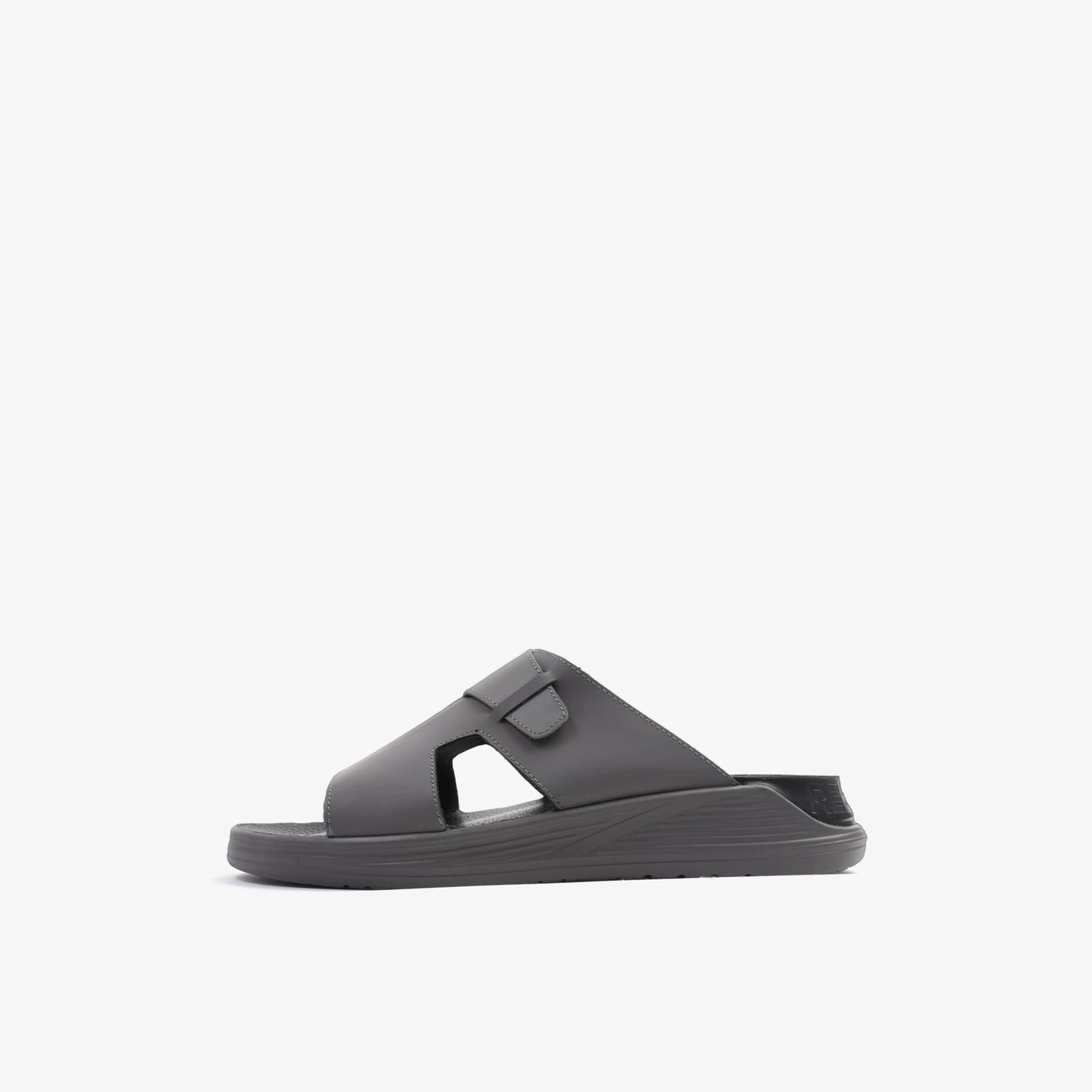 UOMO Cavalier Men's Slip-On Arabic Sandals | MSDCVSUN509-men-shoes-sandals-image-4
