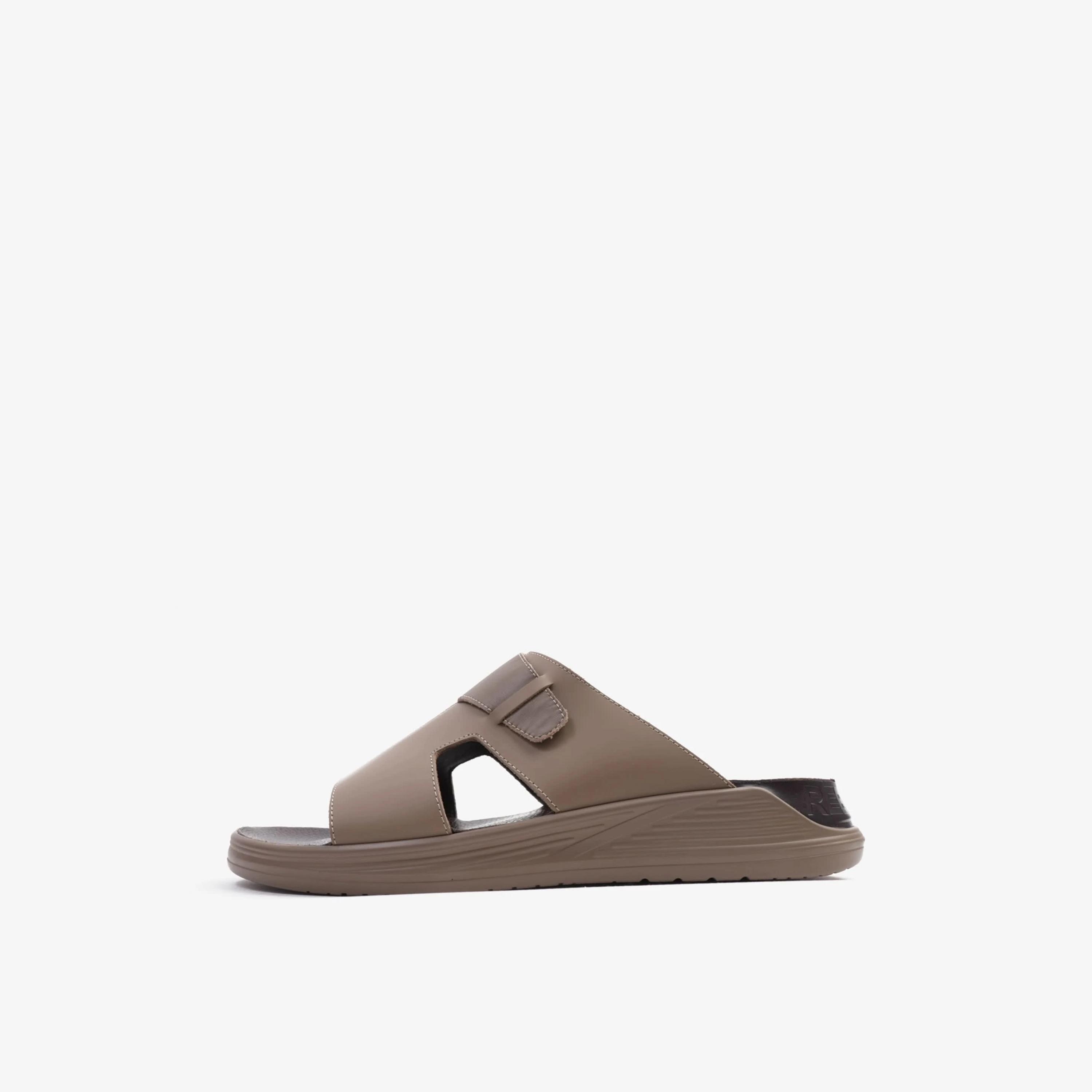 UOMO Cavalier Men's Slip-On Arabic Sandals | MSDCVSUN509-men-shoes-sandals-image-4