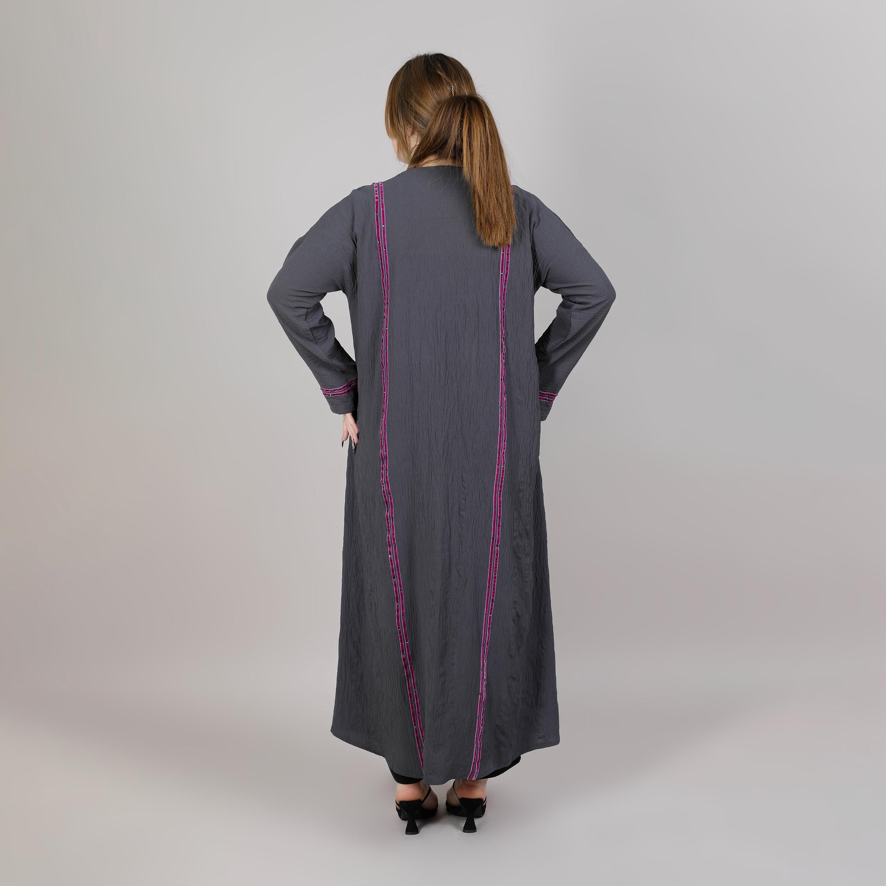 عباية نسائية مخططة بنفسجية متباينة باللون الرمادي من إم سكوير فاشون-women-arabicclothing-abayas-image-4