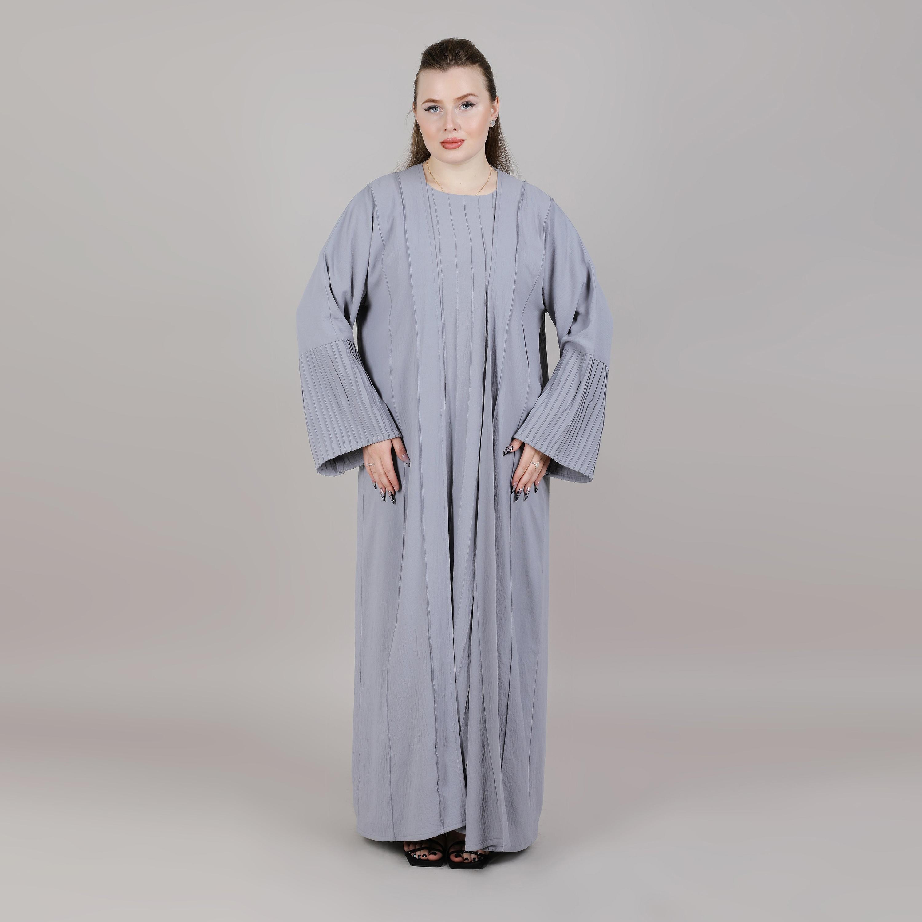 عباية نسائية مفتوحة بأكمام واسعة وتفاصيل طيات باللون الرمادي من إم سكوير فاشون-women-arabicclothing-abayas-image-1