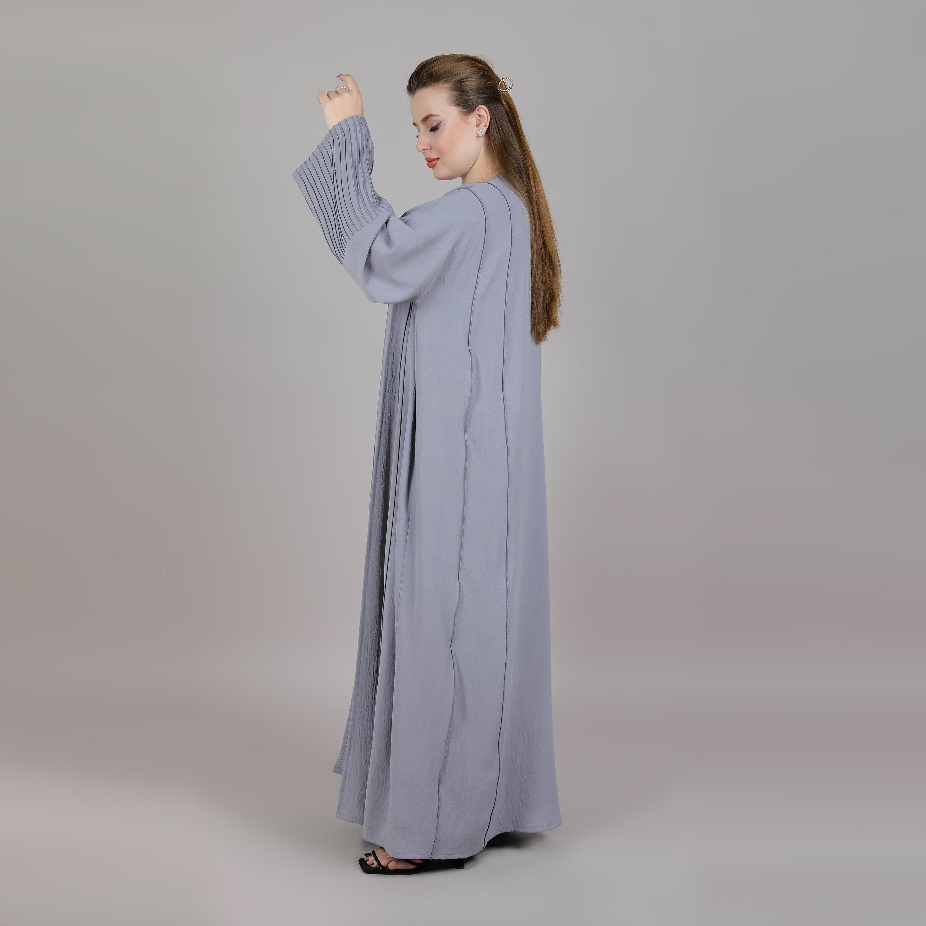 عباية نسائية مفتوحة بأكمام واسعة وتفاصيل طيات باللون الرمادي من إم سكوير فاشون-women-arabicclothing-abayas-image-3
