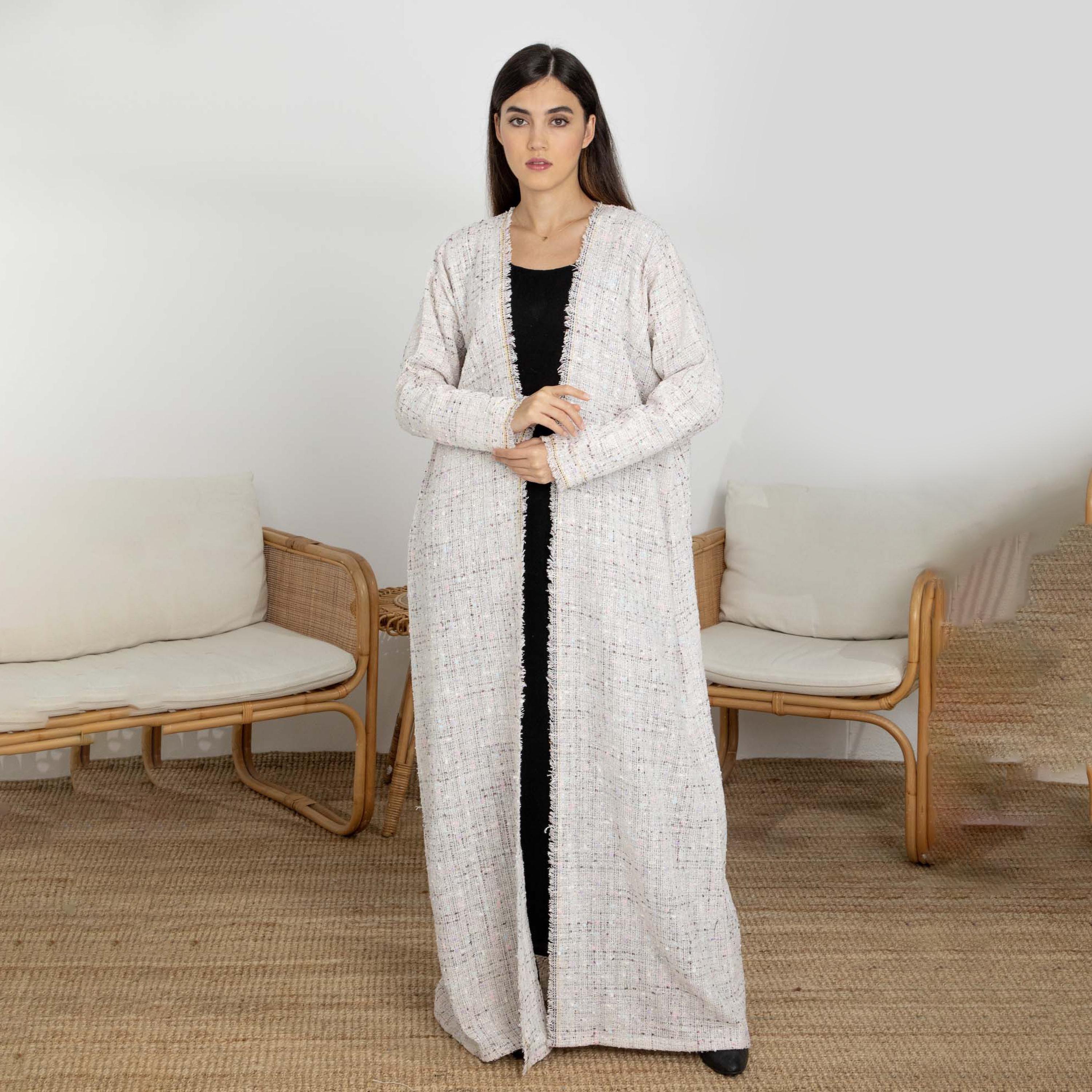 عباية نسائية من التويد باللون الأبيض مع حجاب من إم سكوير فاشون-women-arabicclothing-abayas-image-1