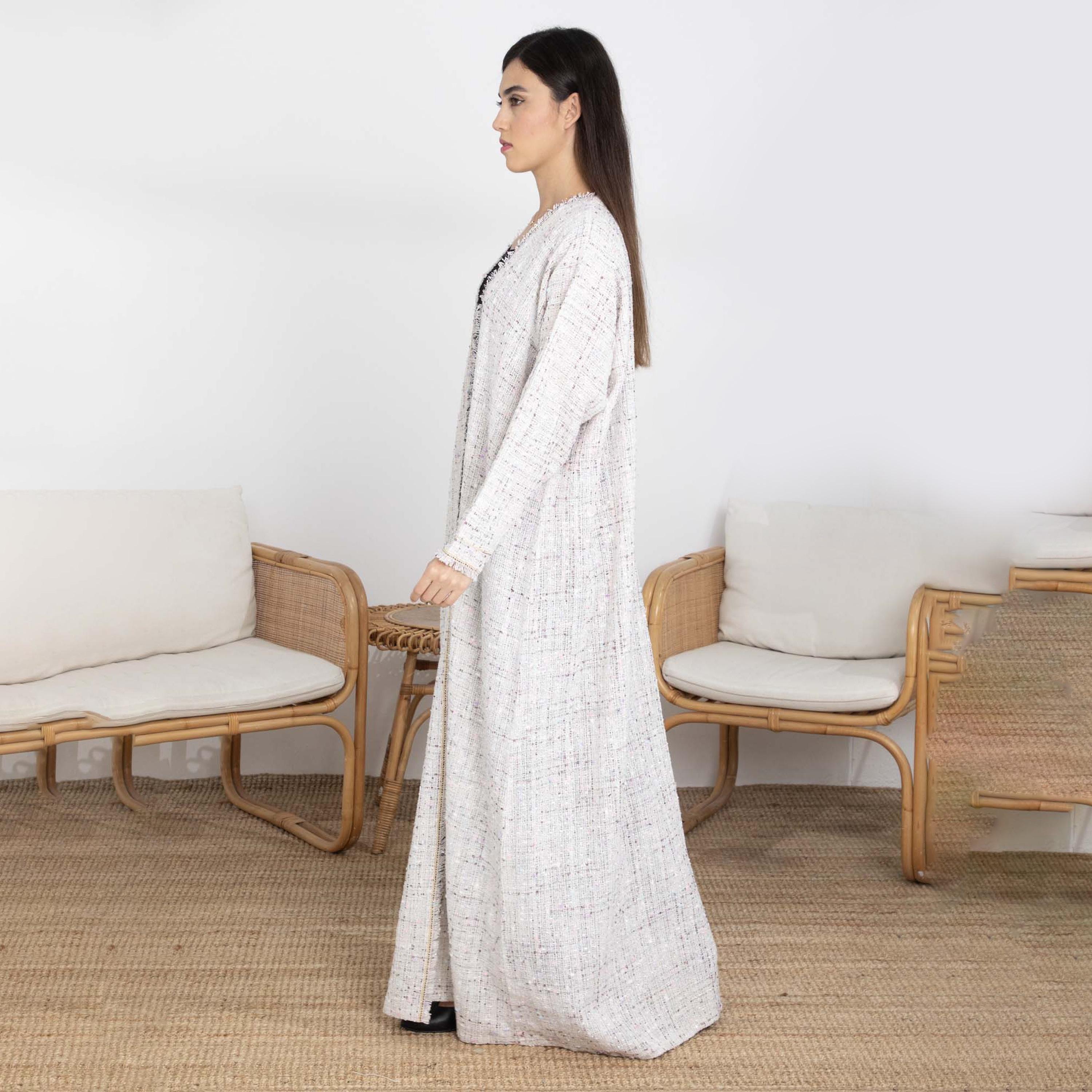 عباية نسائية من التويد باللون الأبيض مع حجاب من إم سكوير فاشون-women-arabicclothing-abayas-image-3