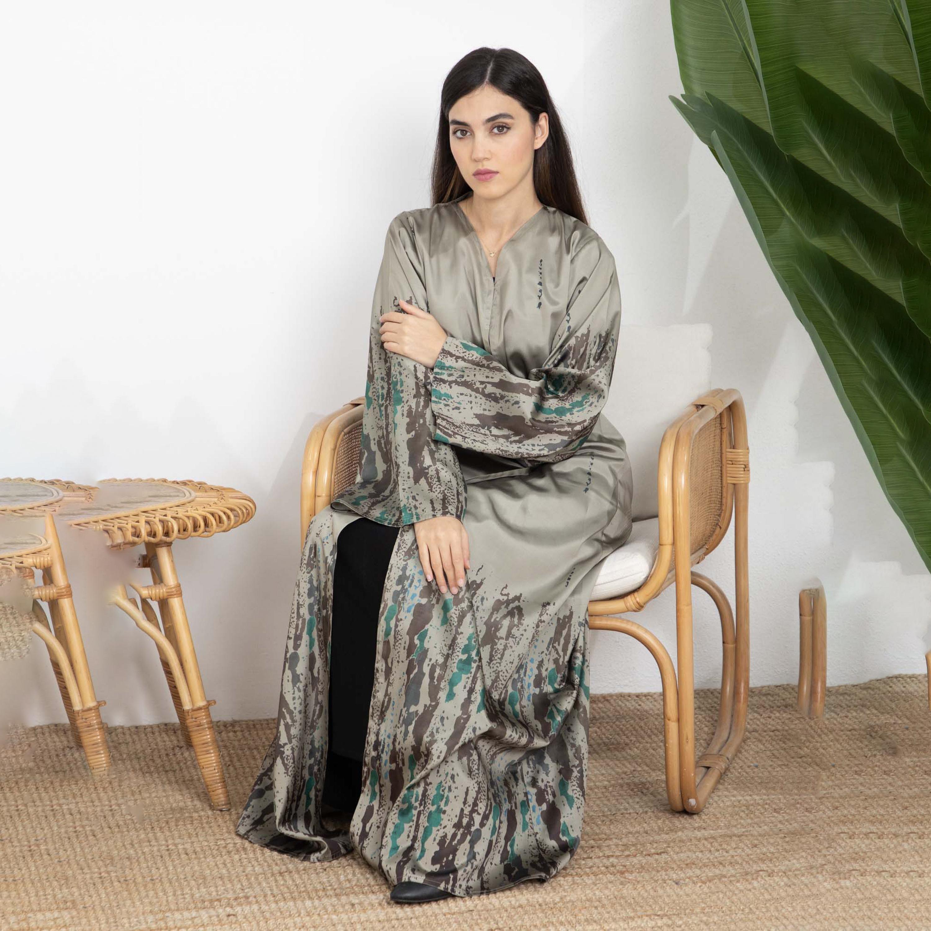 عباية نسائية من التفتا بأكمام واسعة وطبعة تجريدية باللون الأخضر مع حجاب من إم سكوير فاشون-women-arabicclothing-abayas-image-5