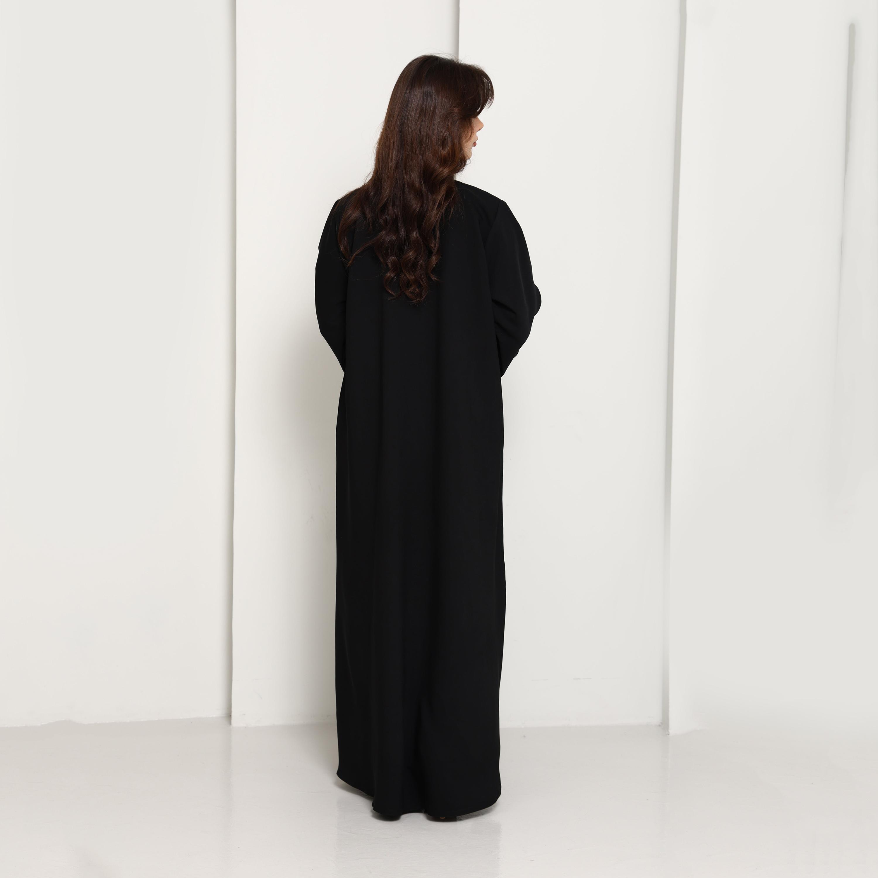 عباية نسائية من قماش "كريب" بأكمام شفافة وخياطة متباينة بلون أسود من إم سكوير فاشن-women-arabicclothing-abayas-image-5