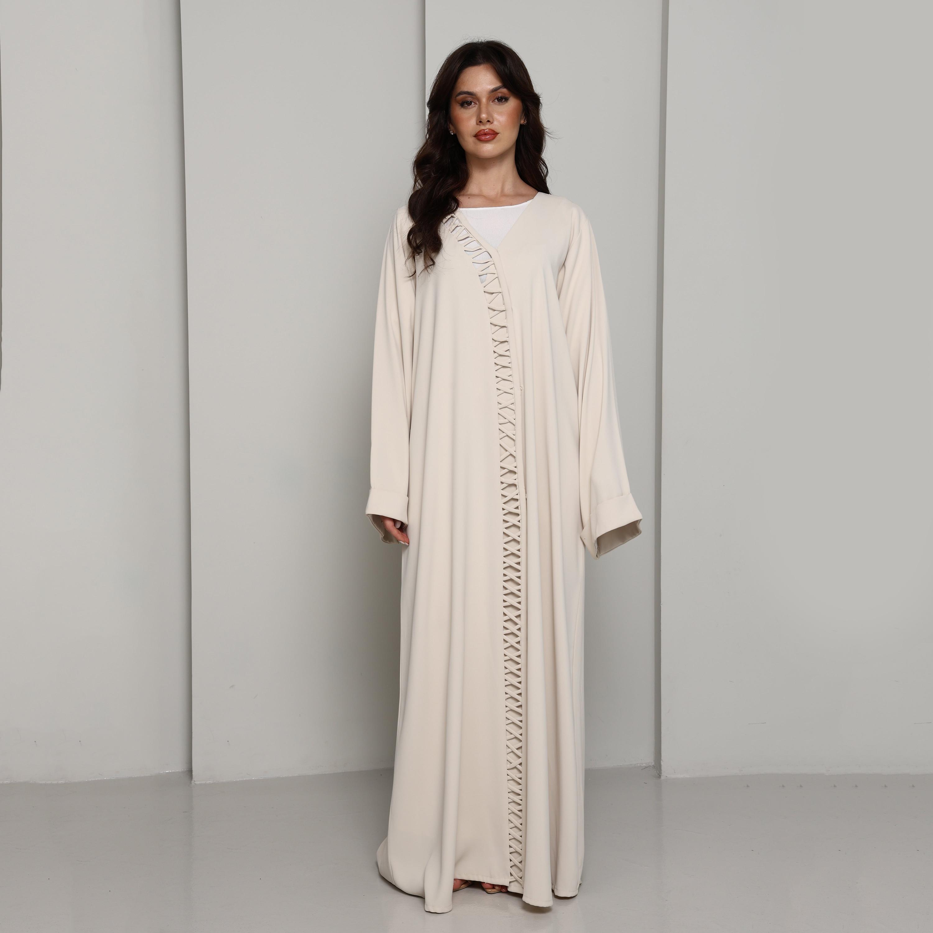 عباية نسائية بأكمام واسعة وتصميم "شبيكة" أمامي بلون كريمي من إم سكوير فاشن-women-arabicclothing-abayas-image-1
