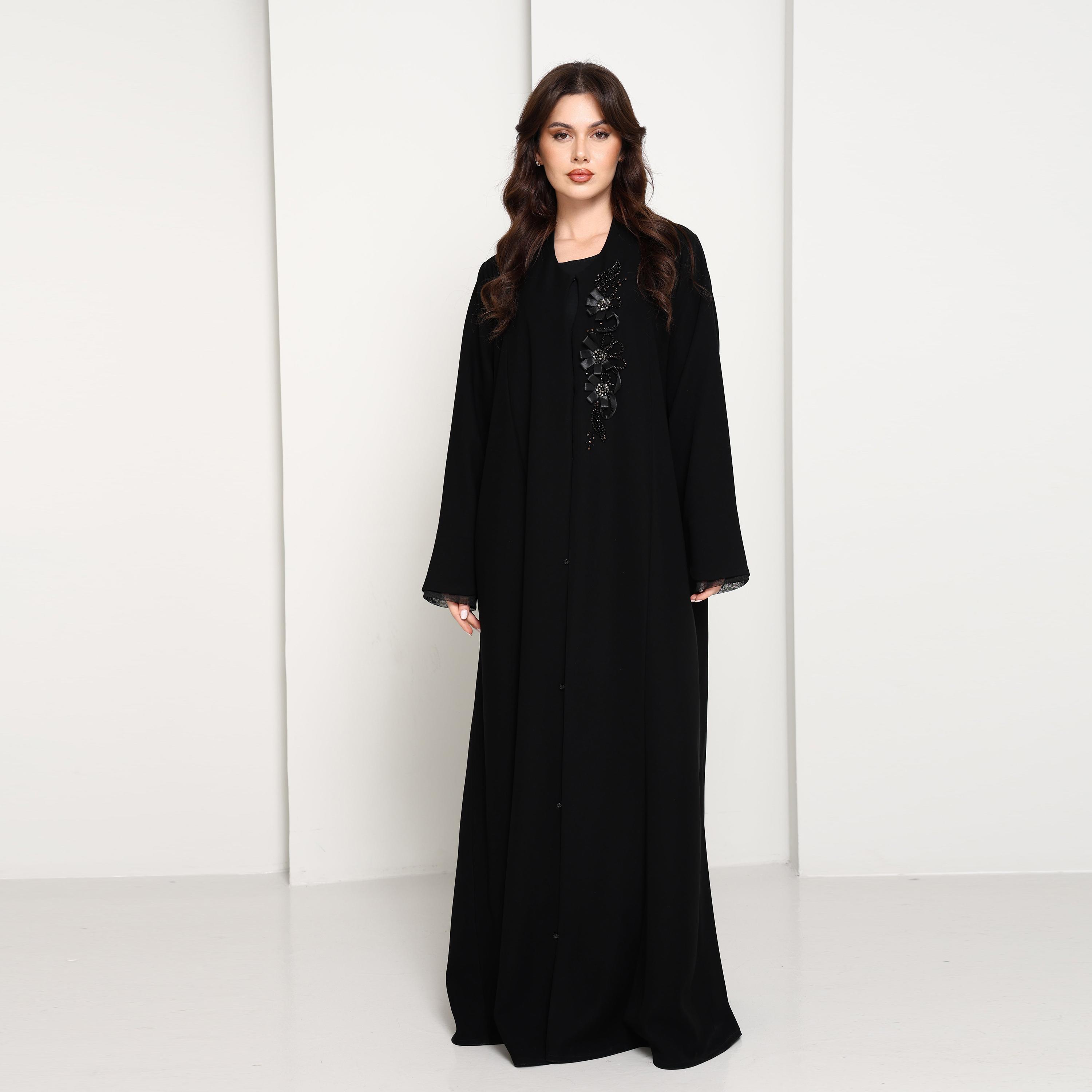 عباية نسائية من قماش "ندا" بتطريز خرز زهور غير متماثل بلون أسود من إم سكوير فاشن-women-arabicclothing-abayas-image-1