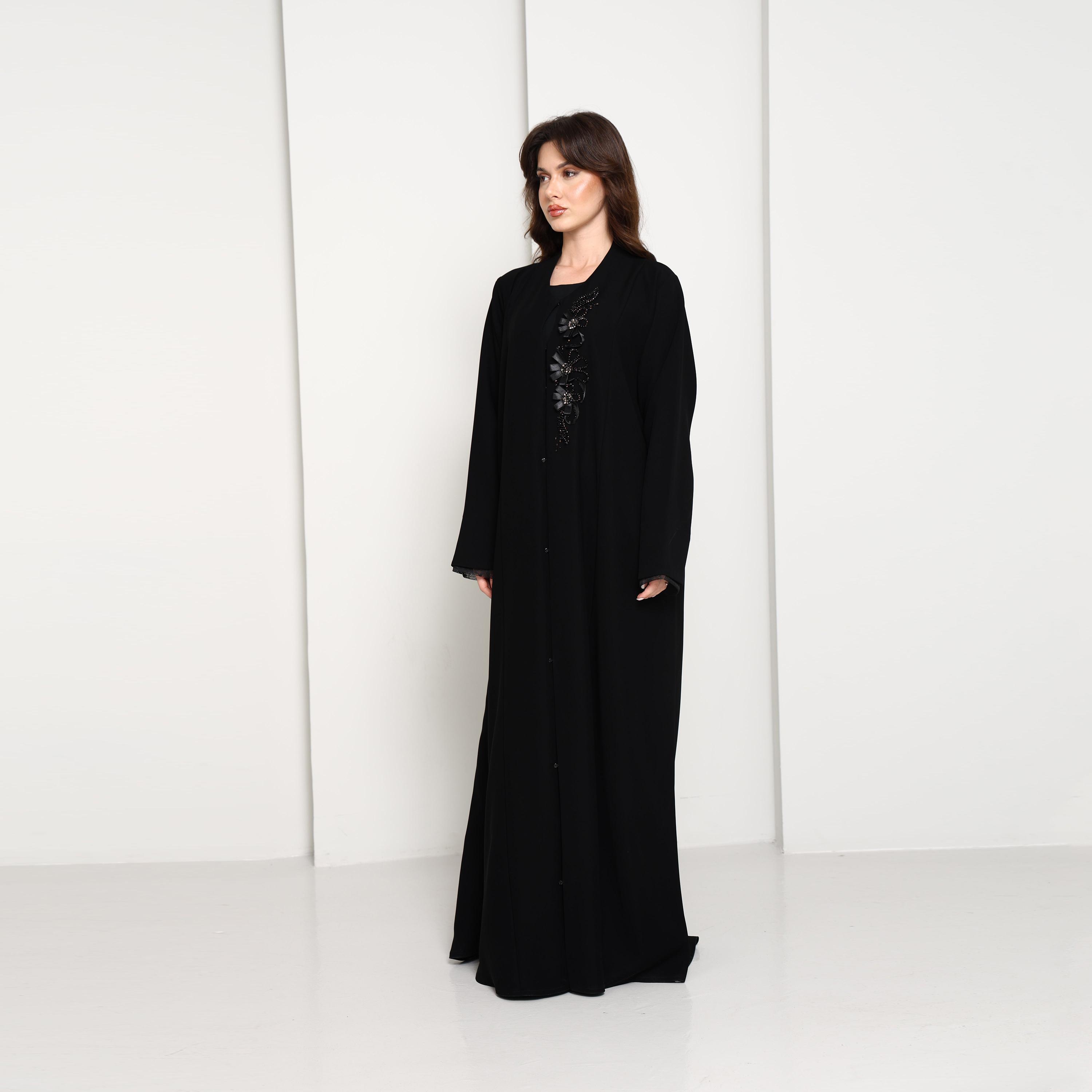 عباية نسائية من قماش "ندا" بتطريز خرز زهور غير متماثل بلون أسود من إم سكوير فاشن-women-arabicclothing-abayas-image-4