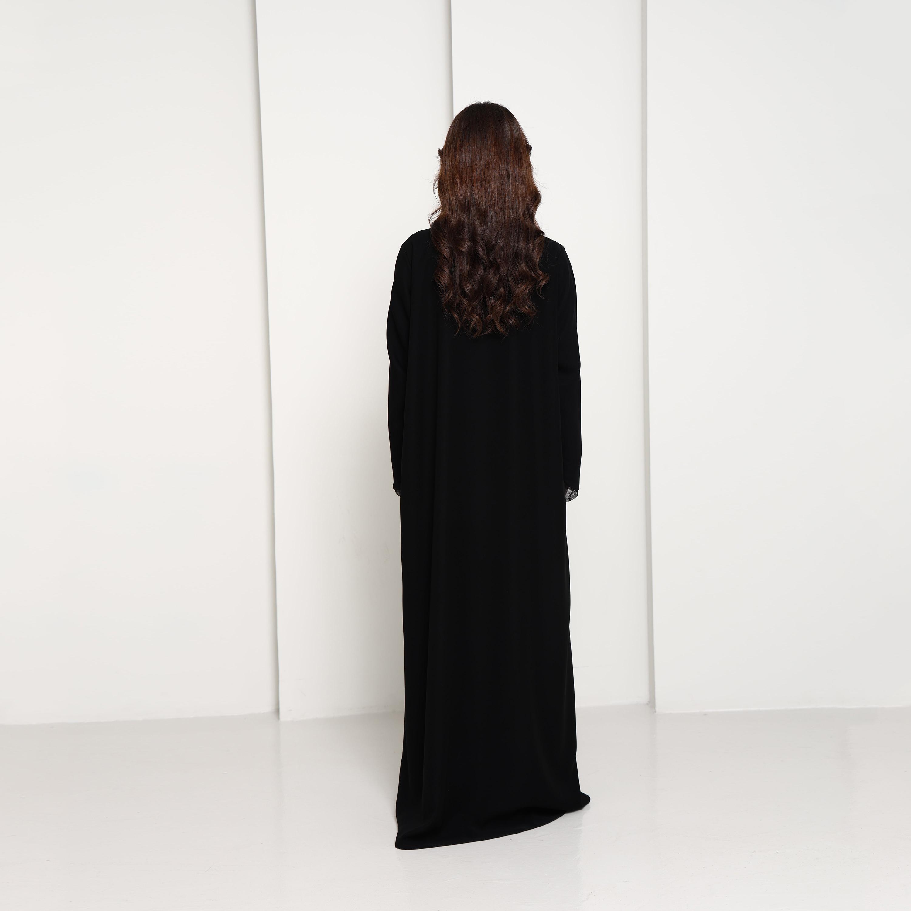 عباية نسائية من قماش "ندا" بتطريز خرز زهور غير متماثل بلون أسود من إم سكوير فاشن-women-arabicclothing-abayas-image-5