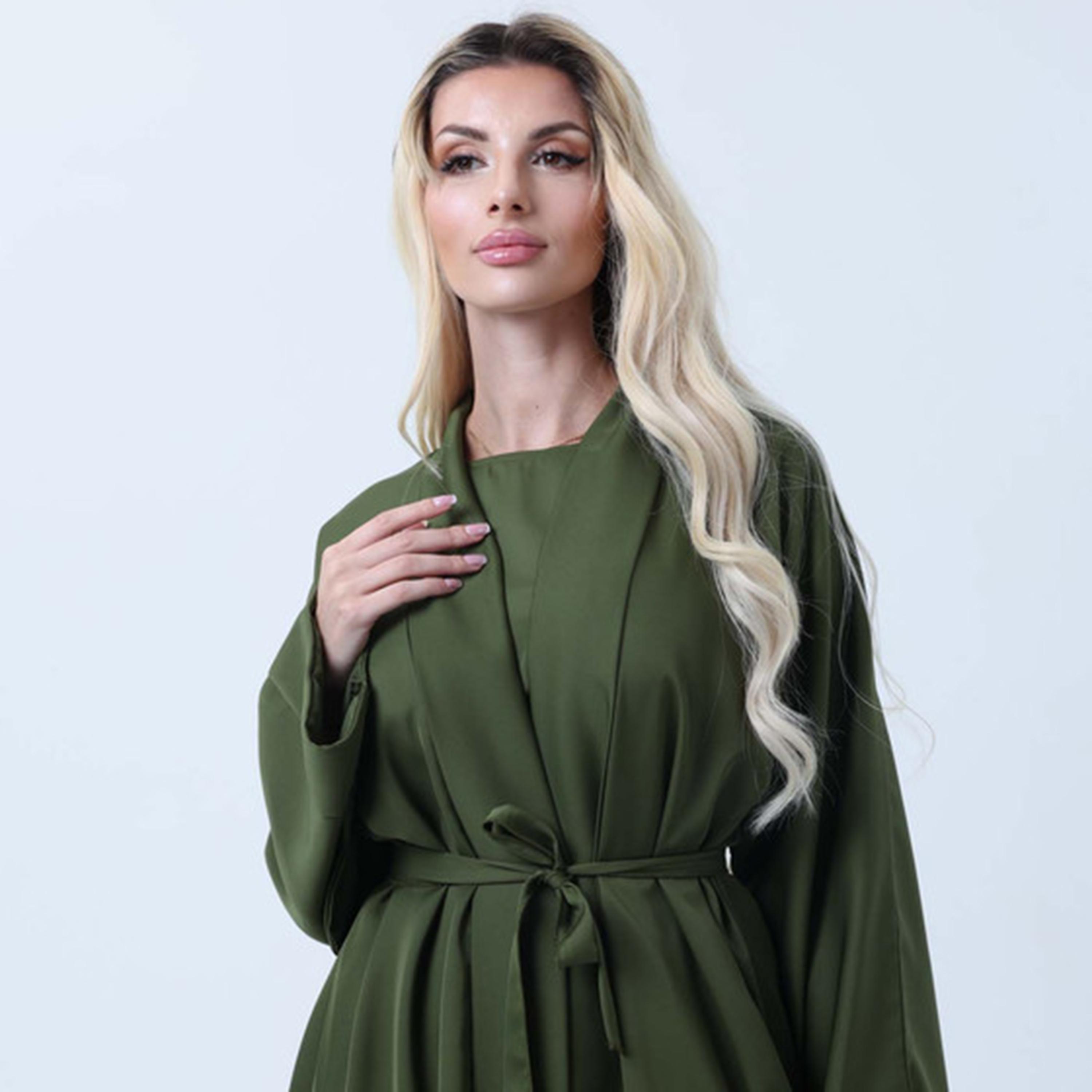 عباءة نسائية من قماش نيدا باللون الأخضر مع فستان داخلي وحزام من إمسكوير فاشون-women-arabicclothing-abayas-image-2