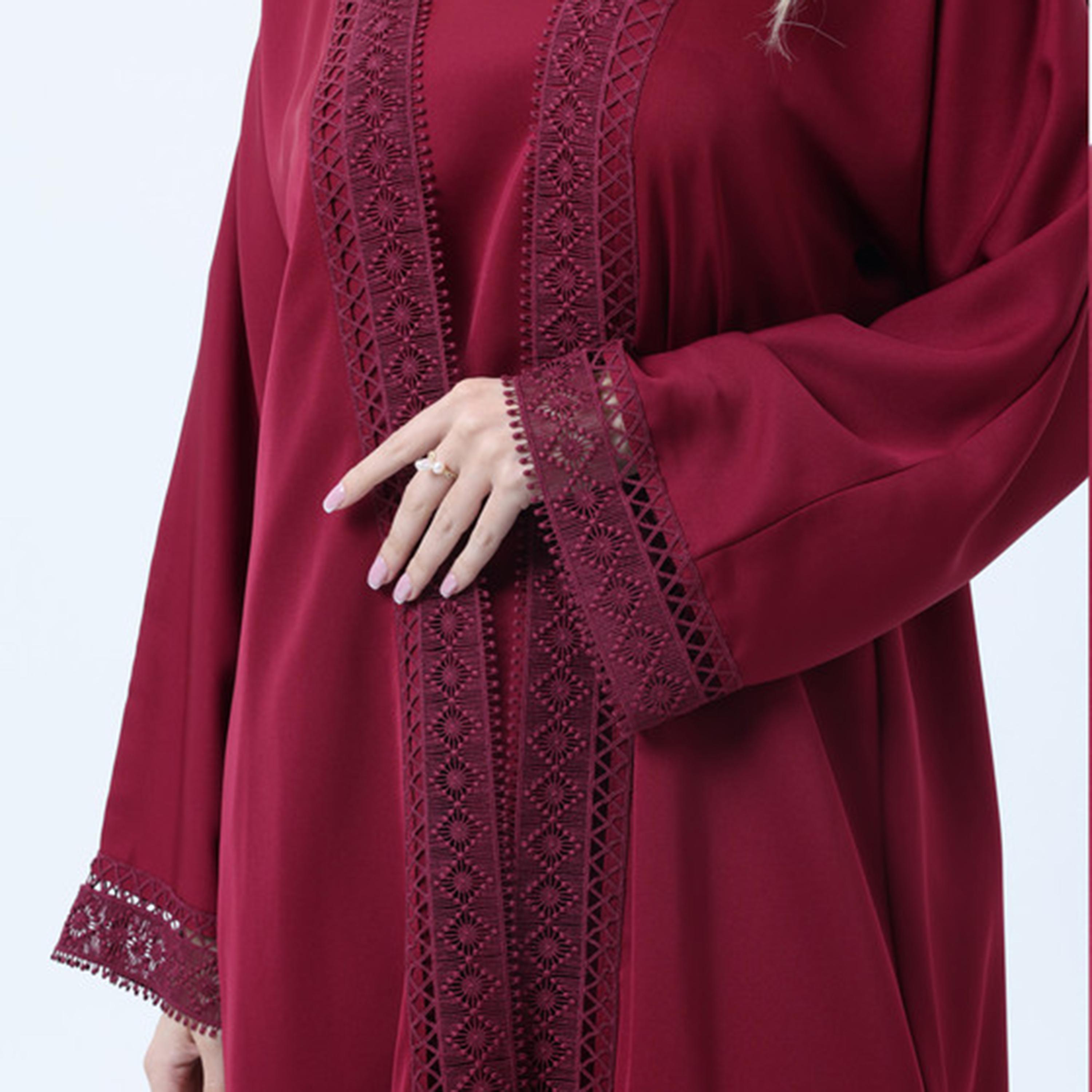 طقم عباءة نسائية من قماش نيدا بتفاصيل دانتيل باللون العنابي من إمسكوير فاشون-women-arabicclothing-abayas-image-3