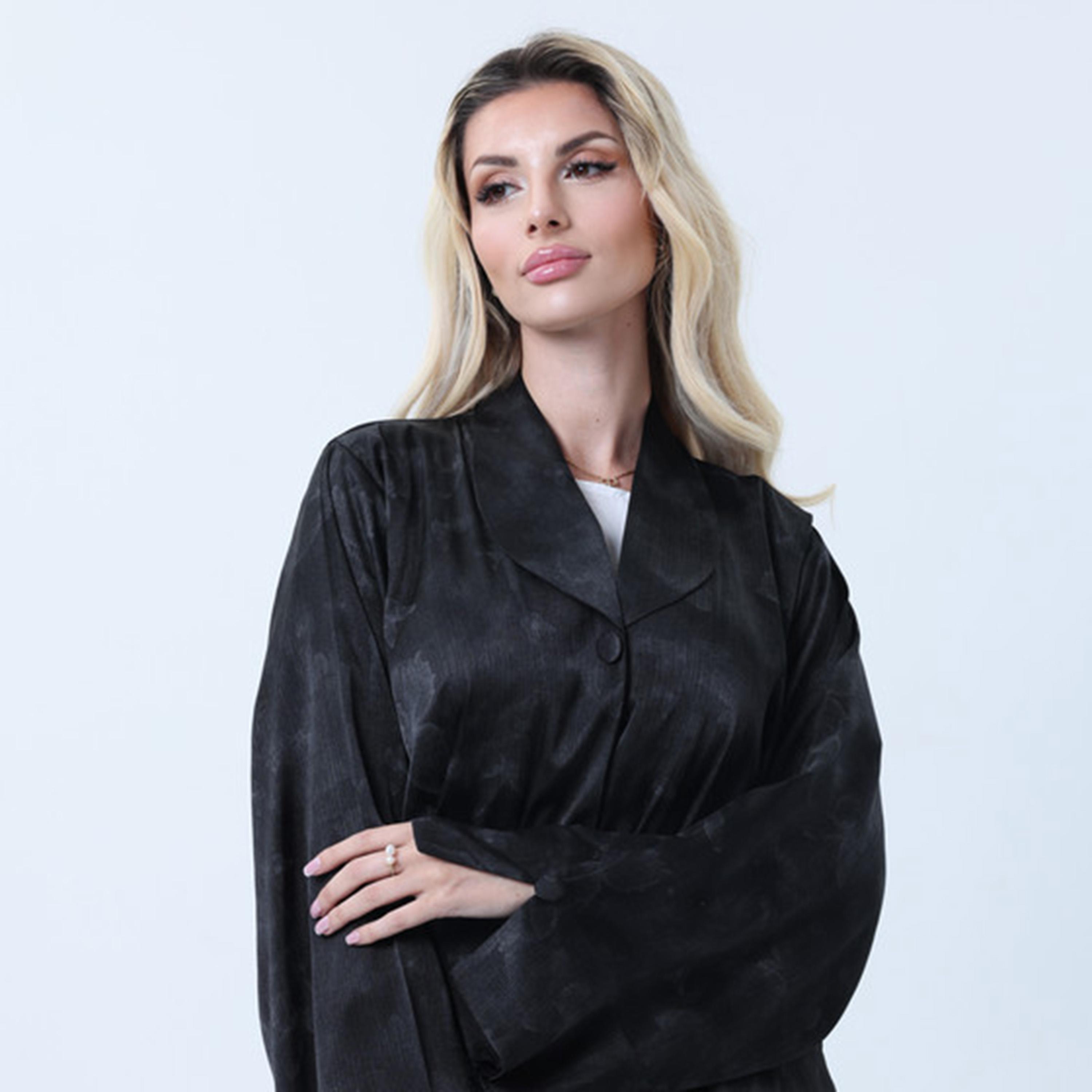 عباءة نسائية من قماش جاكار بياقة مفتوحة وأكمام واسعة وطبعة أوراق الشجر باللون الأسود من إمسكوير فاشون-women-arabicclothing-abayas-image-2