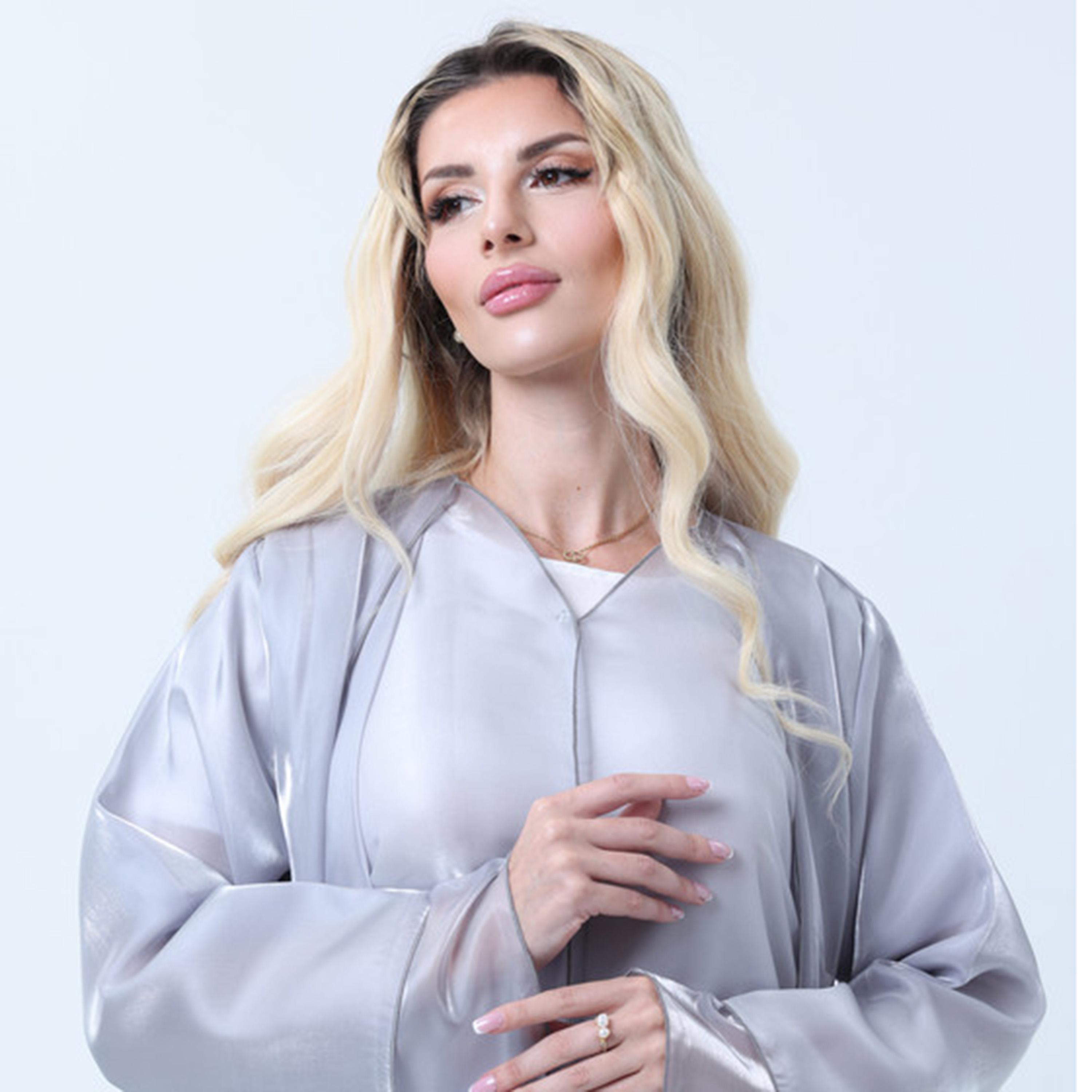 طقم عباءة نسائية من قماش الأورجانزا باللون الرمادي من إمسكوير فاشون-women-arabicclothing-abayas-image-2
