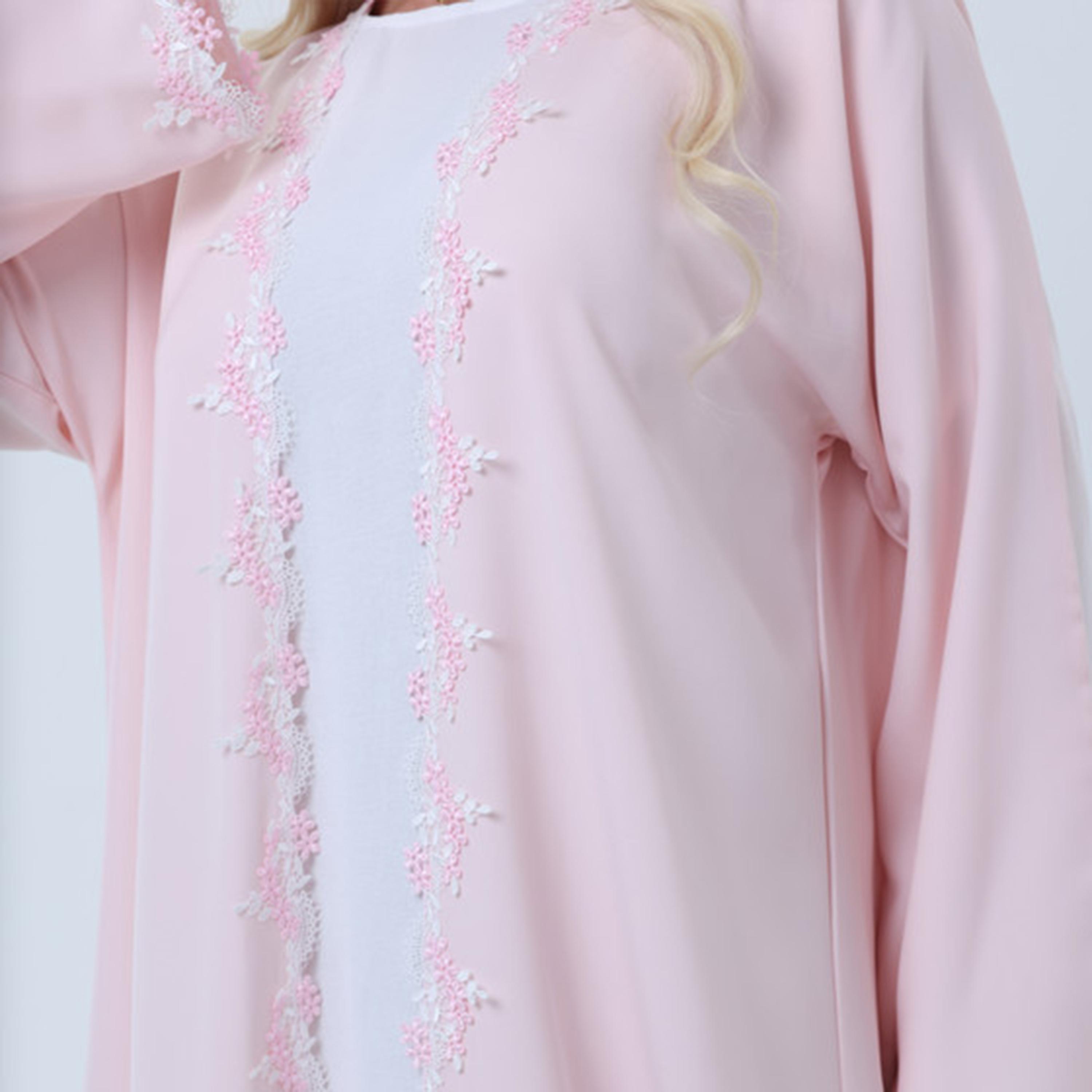 عباءة نسائية من قماش نيدا بأكمام واسعة ودانتيل صدفي باللون الوردي من إمسكوير فاشون-women-arabicclothing-abayas-image-3
