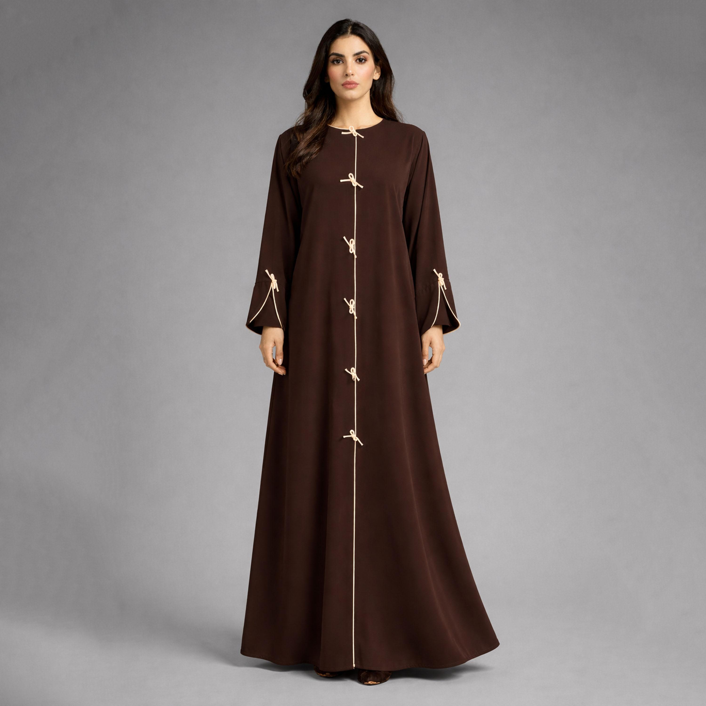 عباية نسائية من قماش "ندا" بتفاصيل خياطة متباينة وعقدة ربط من إم سكوير فاشن-women-arabicclothing-abayas-image-1