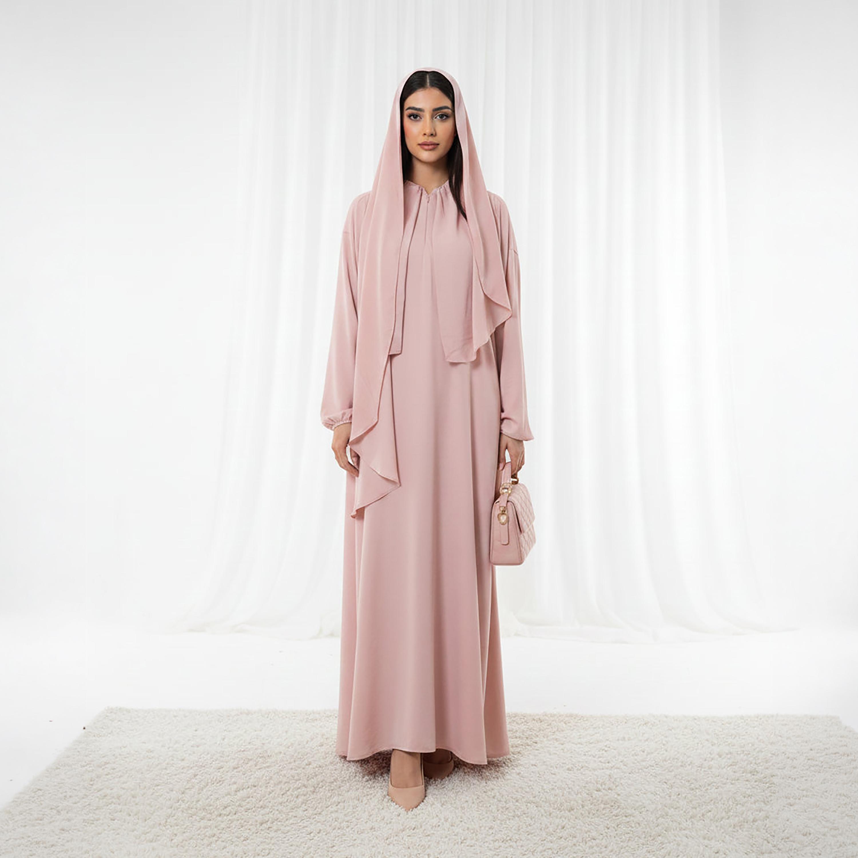 عباءة "حرير مقصود" بأكمام واسعة (بيشوب) للنساء من إم سكوير فاشن-women-arabicclothing-abayas-image-1