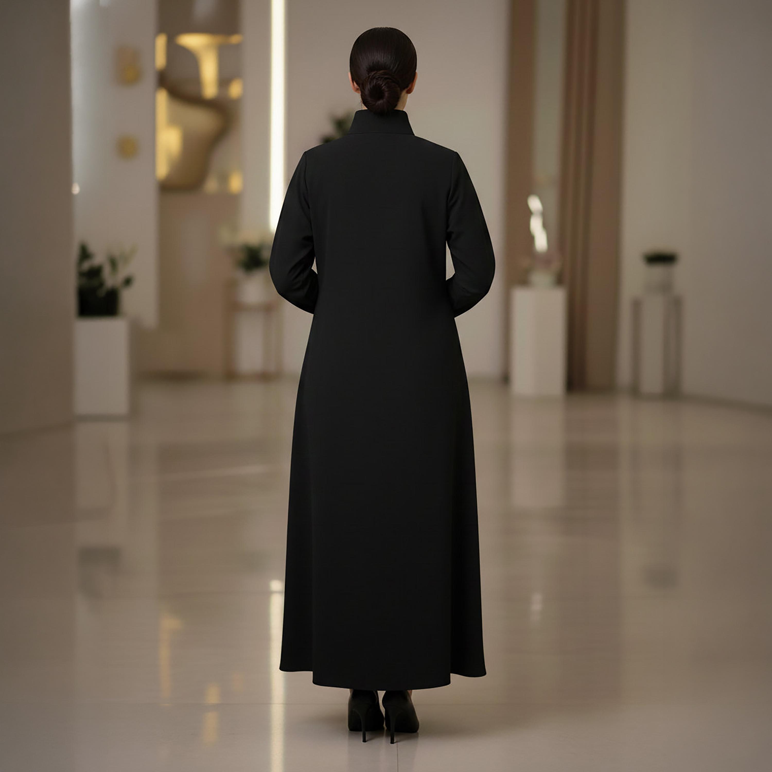 عباءة رسمية "كوبرا كريب" بياقة ماندارين وتطريز غرز متباينة للنساء من إم سكوير فاشن-women-arabicclothing-abayas-image-5