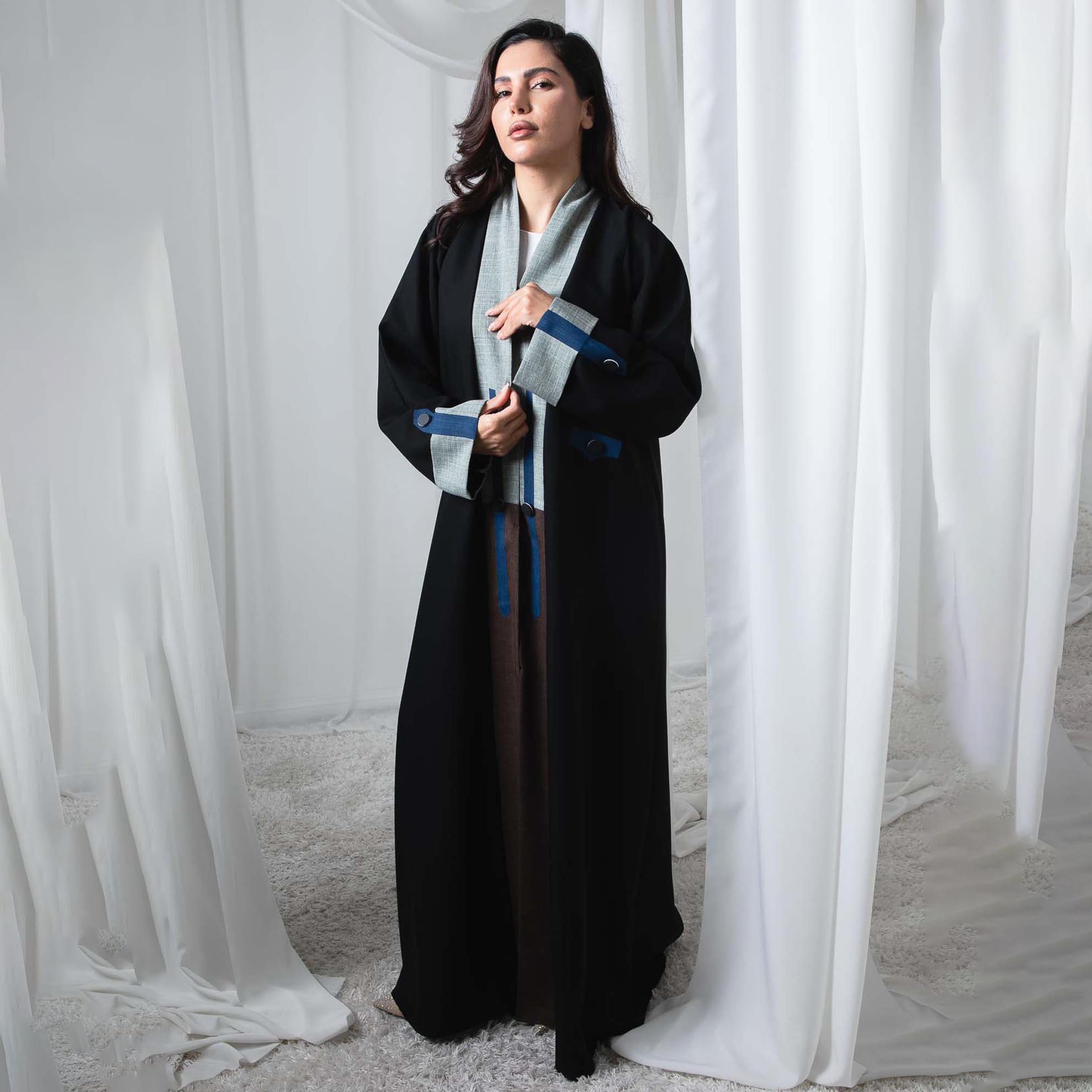عباية نسائية بأساور متباينة باللون الأسود من إم سكوير فاشون-women-arabicclothing-abayas-image-3