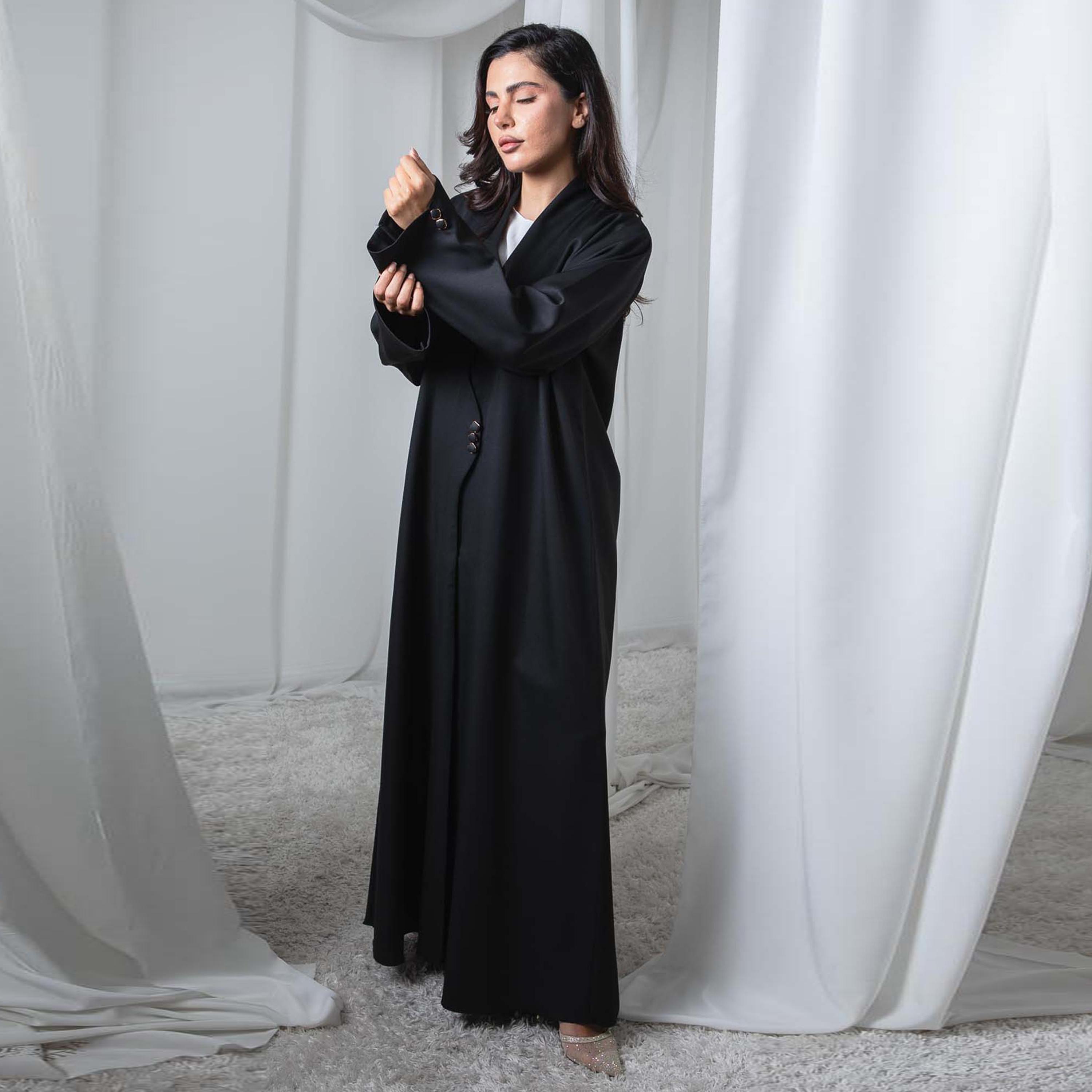 عباية نسائية مفتوحة من الأمام أنيقة من الكريب بتفاصيل أزرار باللون الأسود من إم سكوير فاشون-women-arabicclothing-abayas-image-3