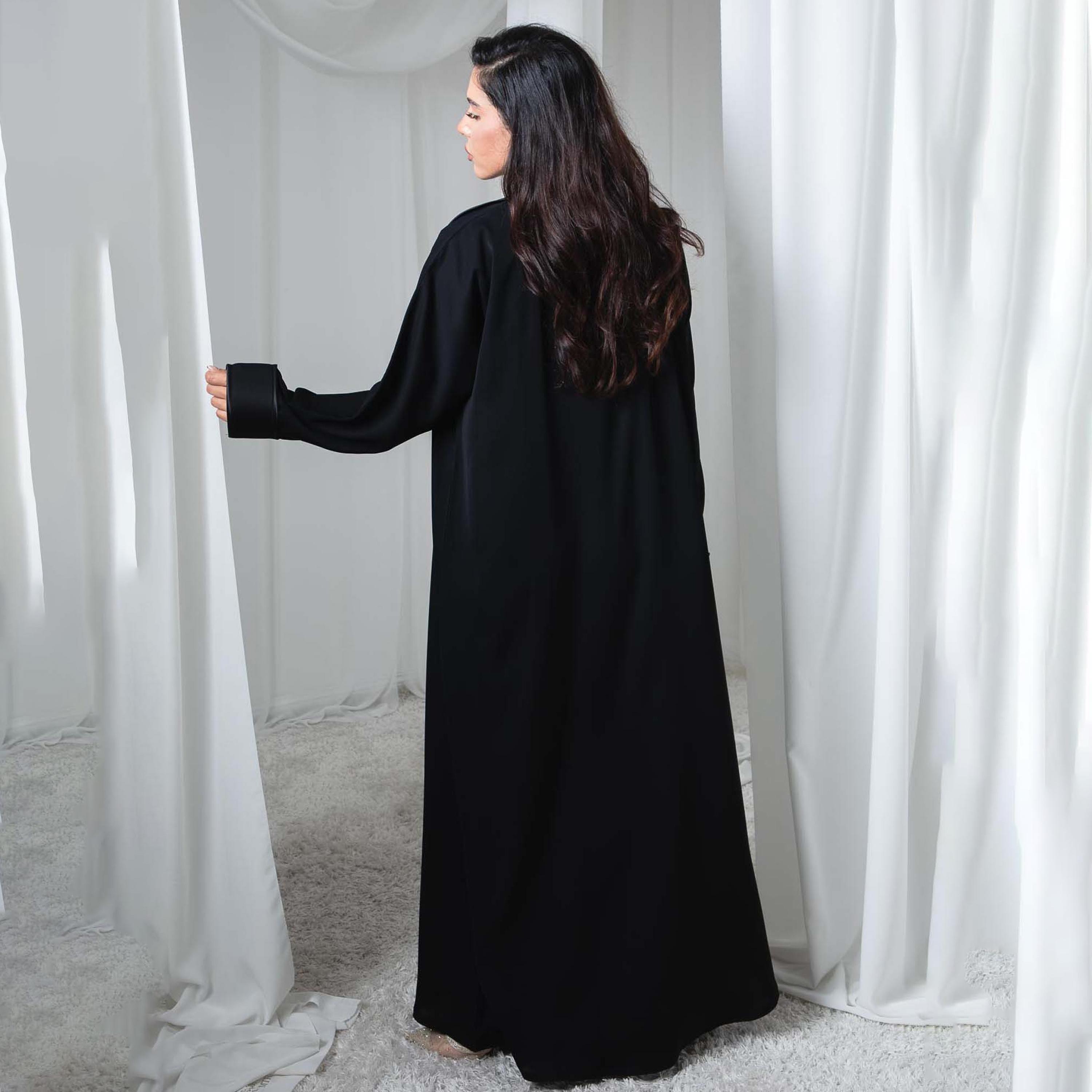 عباية نسائية مزينة بلوحة أمامية سوداء من إم سكوير فاشون-women-arabicclothing-abayas-image-4