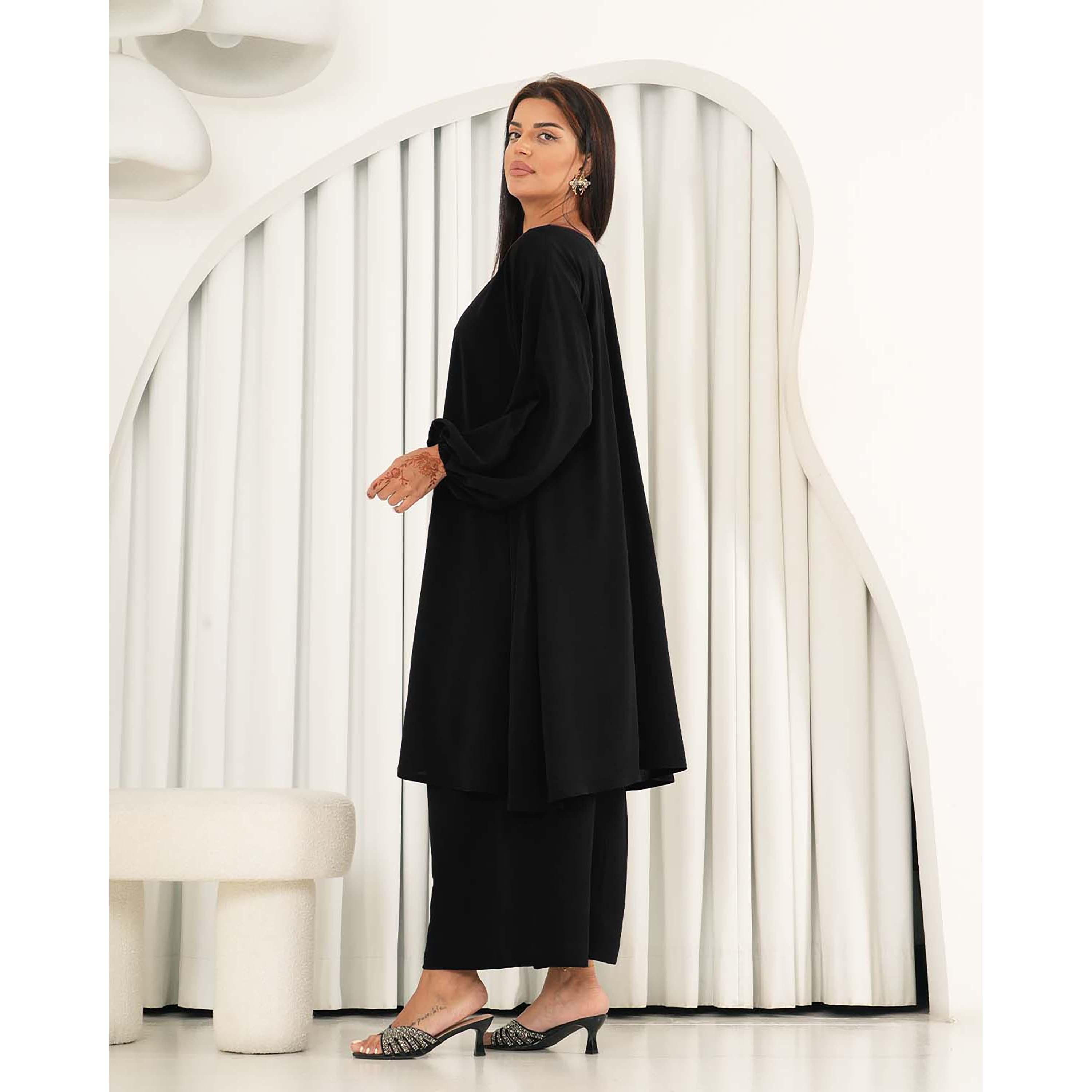 طقم نسائي من قطعتين من الكريب نيدا بأكمام منفوخة ورقبة قارب من نخبة-women-arabicclothing-abayainner-image-3