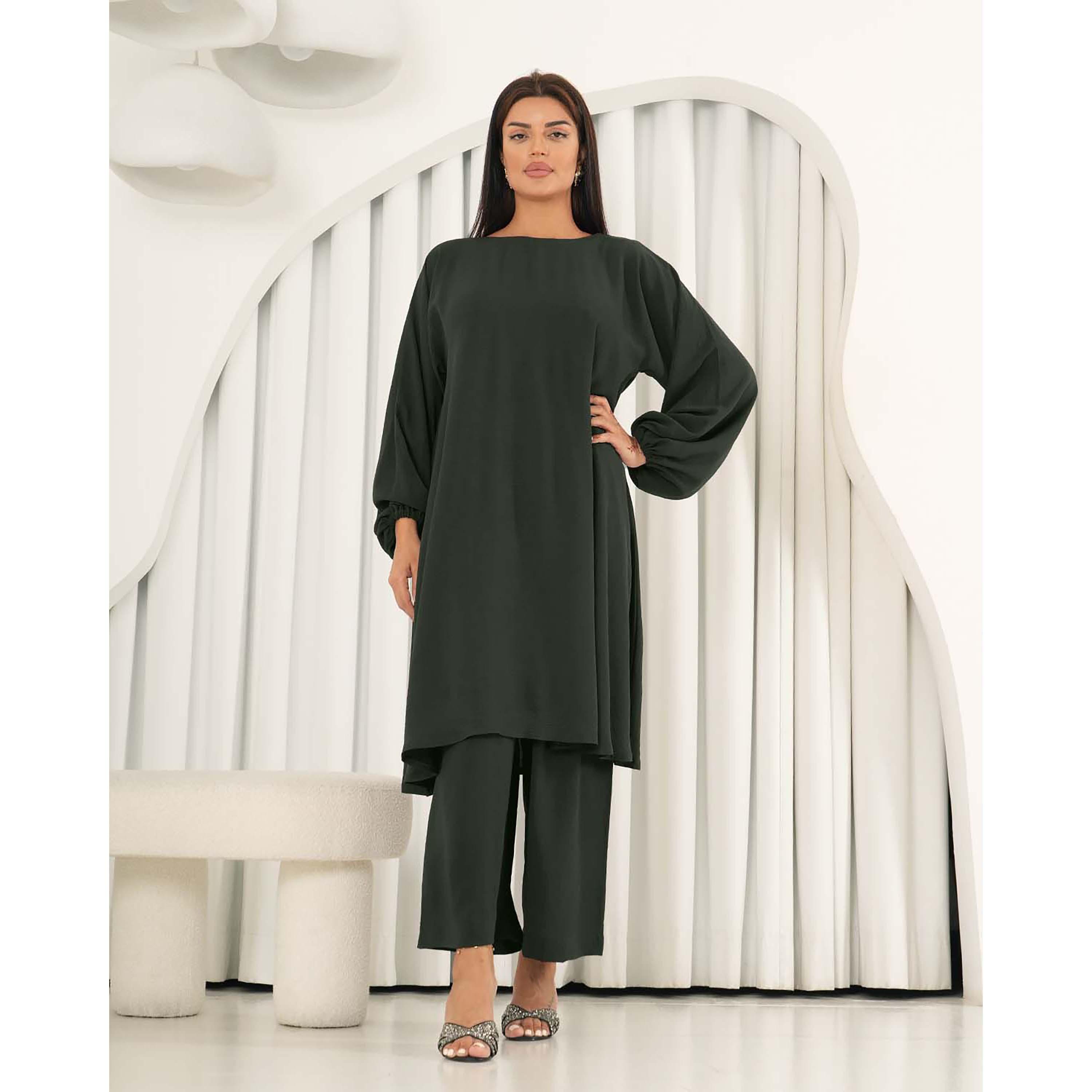 طقم نسائي من قطعتين من الكريب نيدا بأكمام منفوخة ورقبة قارب من نخبة-women-arabicclothing-abayainner-image-1