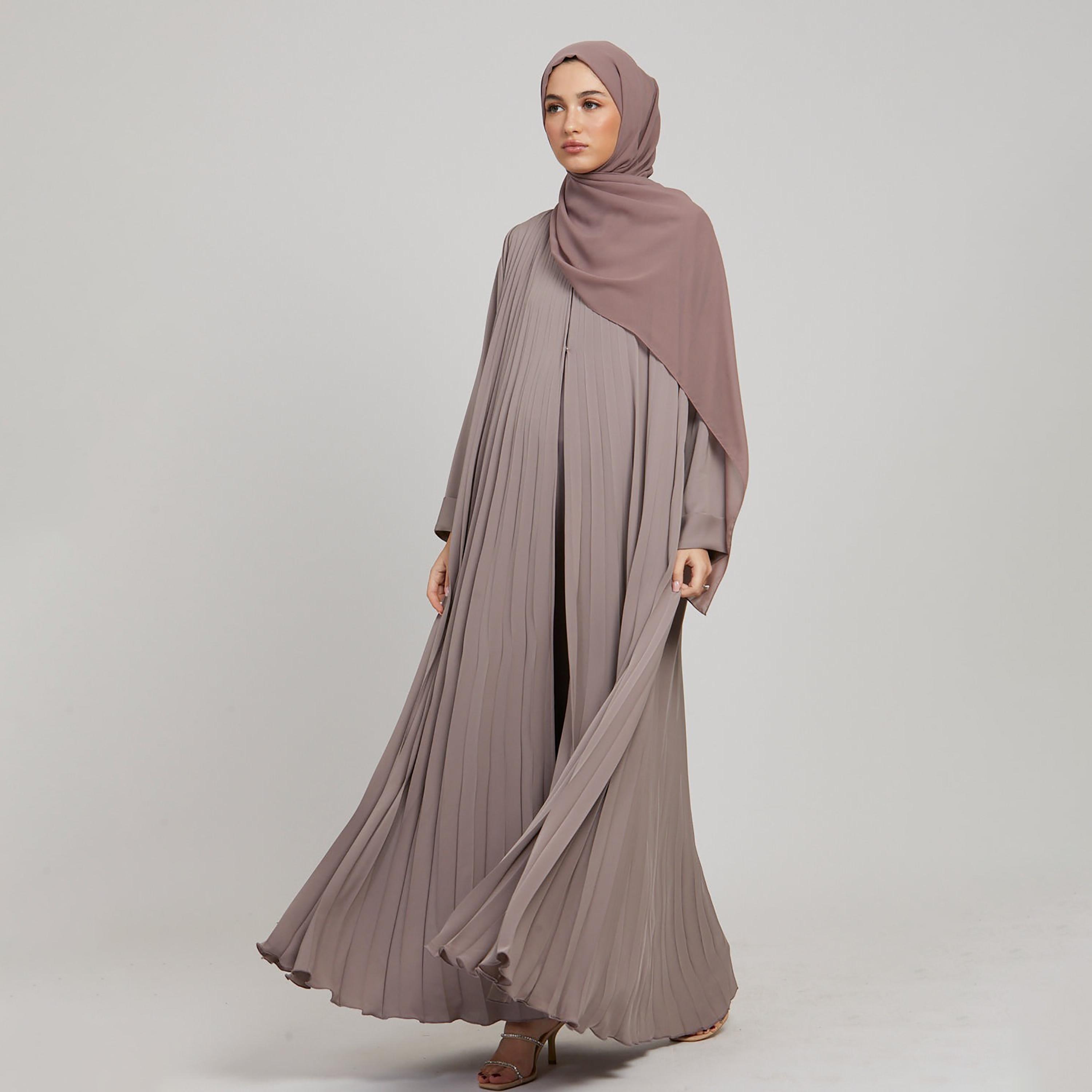 عباية نسائية مطوية بأكمام كفة مع حجاب من نخبه باللون الرمادي-women-arabicclothing-abayas-image-1