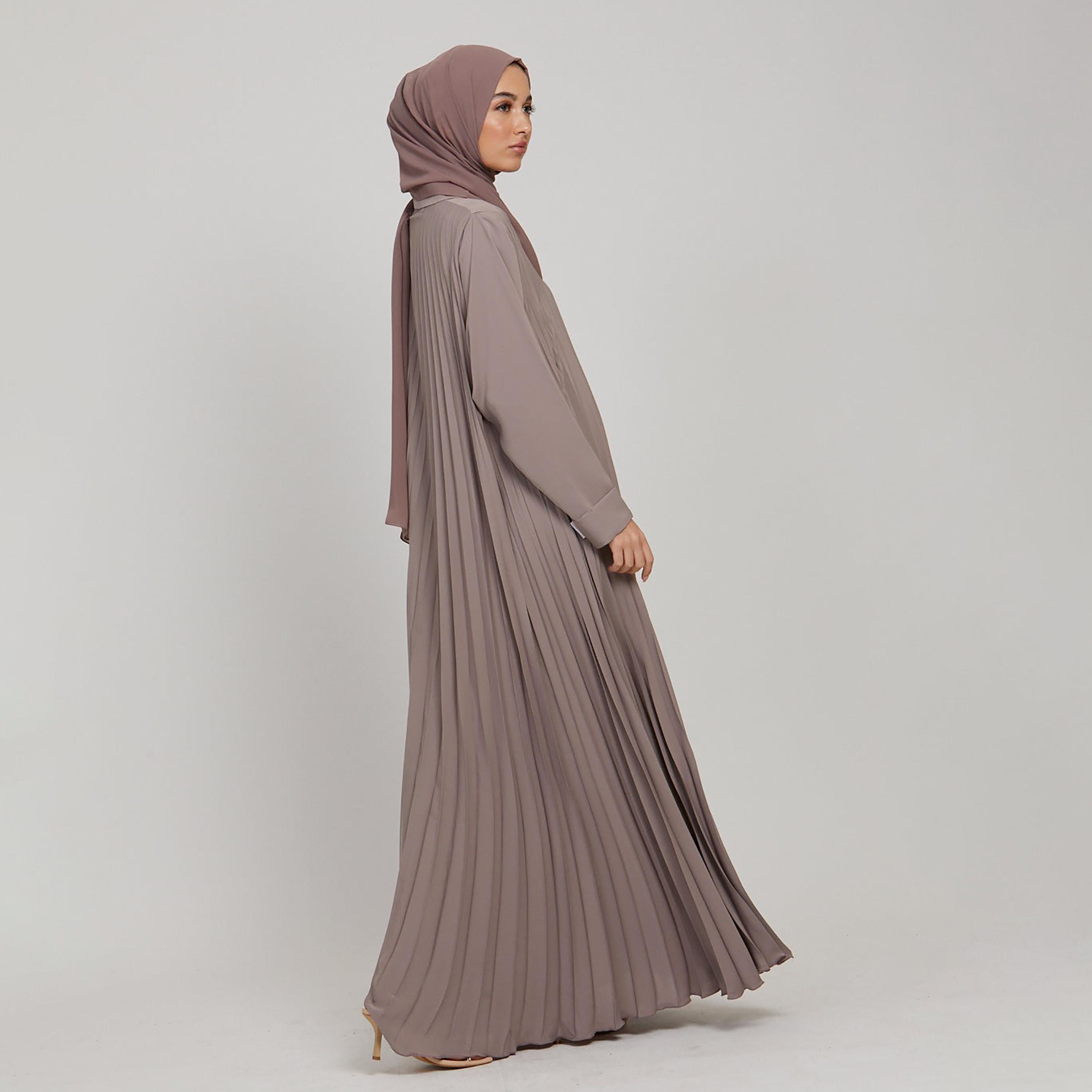 عباية نسائية مطوية بأكمام كفة مع حجاب من نخبه باللون الرمادي-women-arabicclothing-abayas-image-4