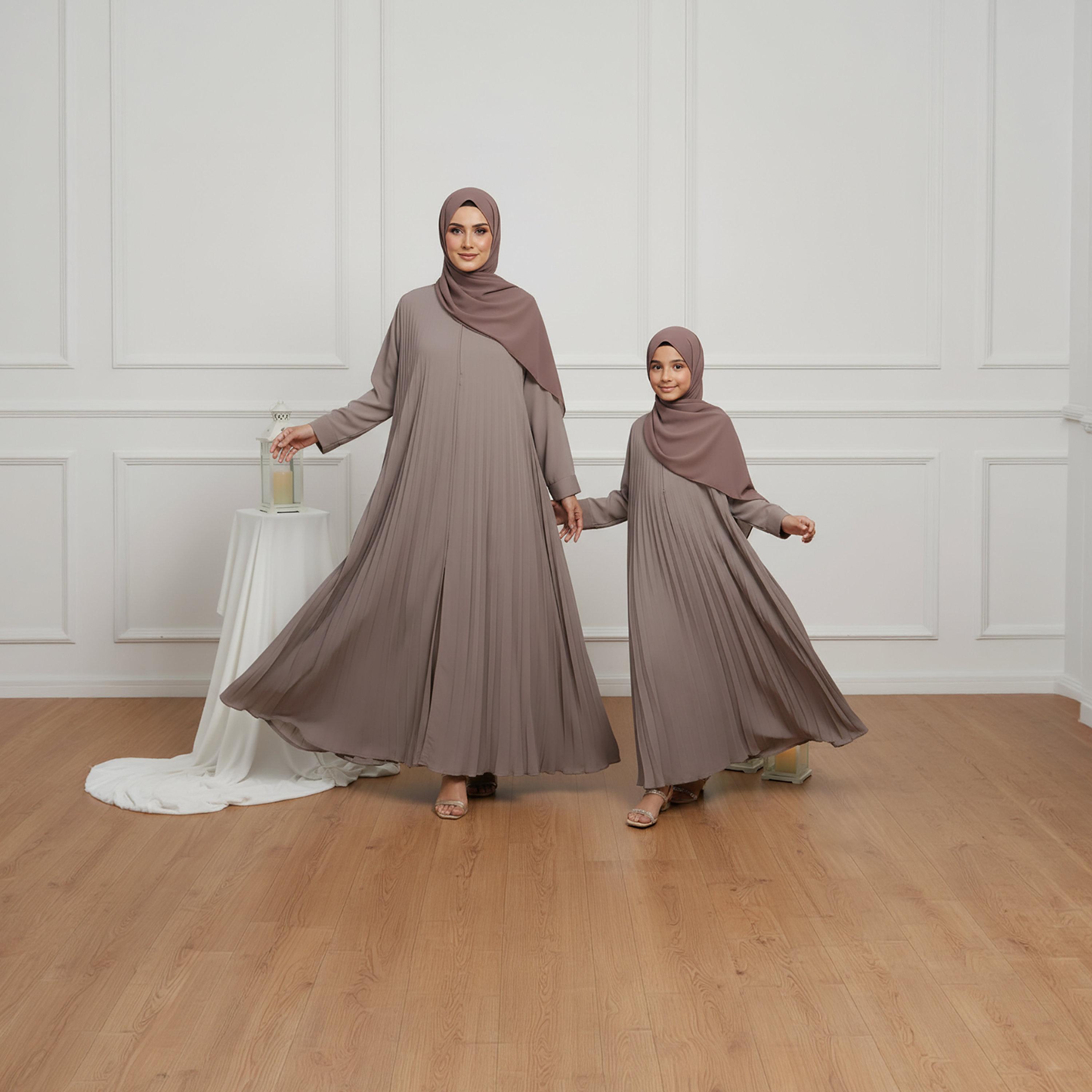 عباية نسائية "فليرد ستايل" قماش "ندى" بكسرات "بلاتيد" مع حجاب - بني من نخبة-women-arabicclothing-abayas-image-3