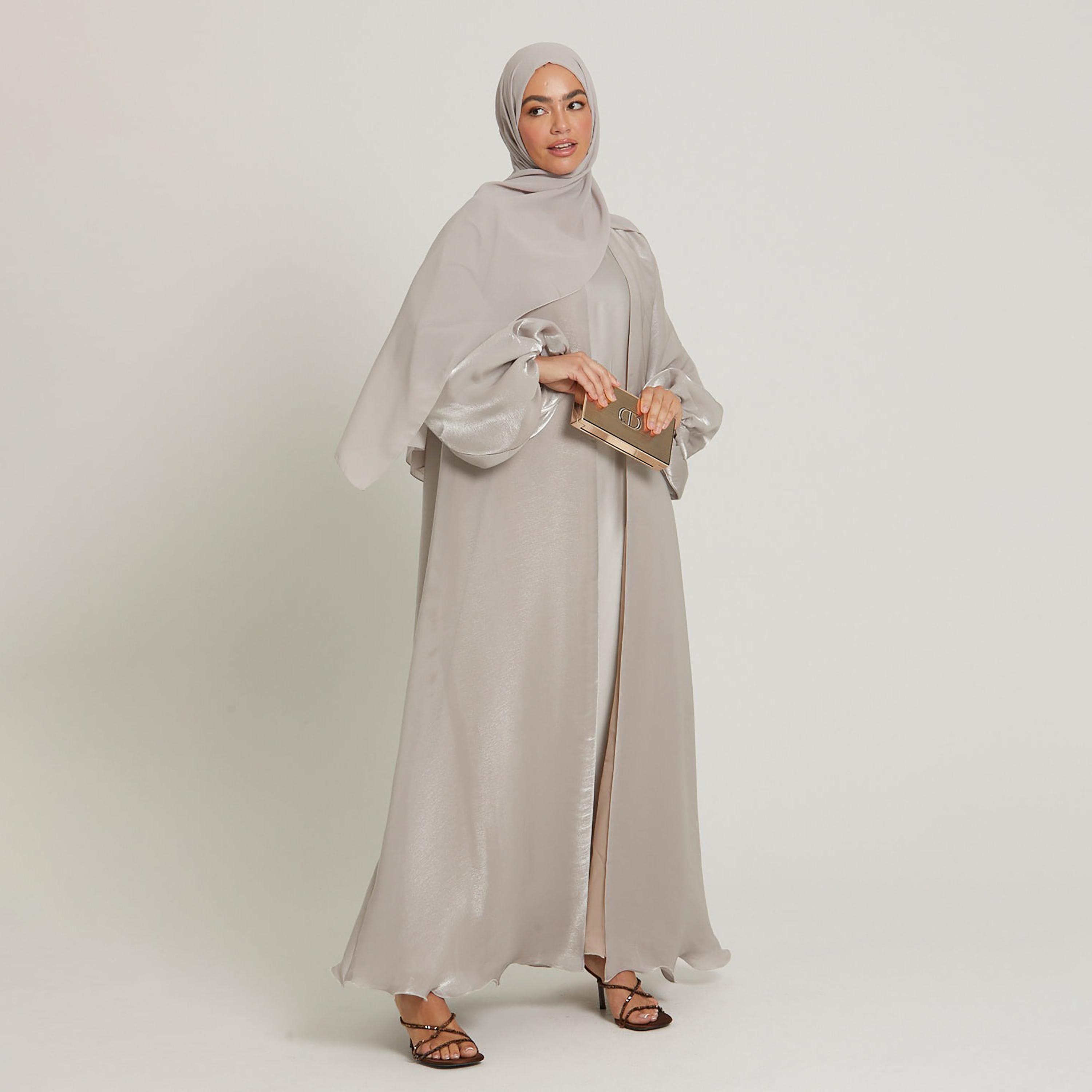 عباية نسائية ذات ساتان بأكمام بالون مع حجاب من نخبه باللون الرمادي-women-arabicclothing-abayas-image-1