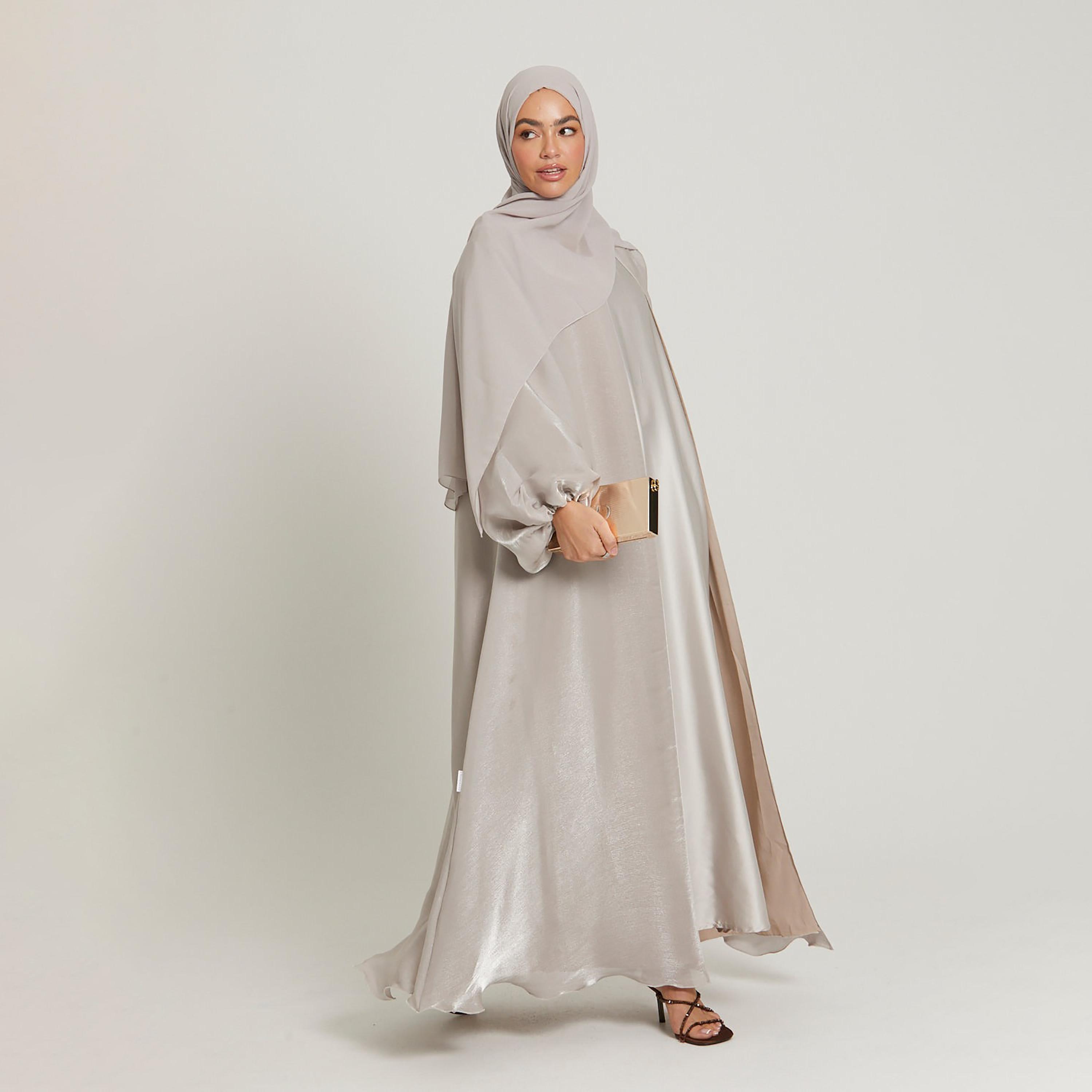عباية نسائية ذات ساتان بأكمام بالون مع حجاب من نخبه باللون الرمادي-women-arabicclothing-abayas-image-3