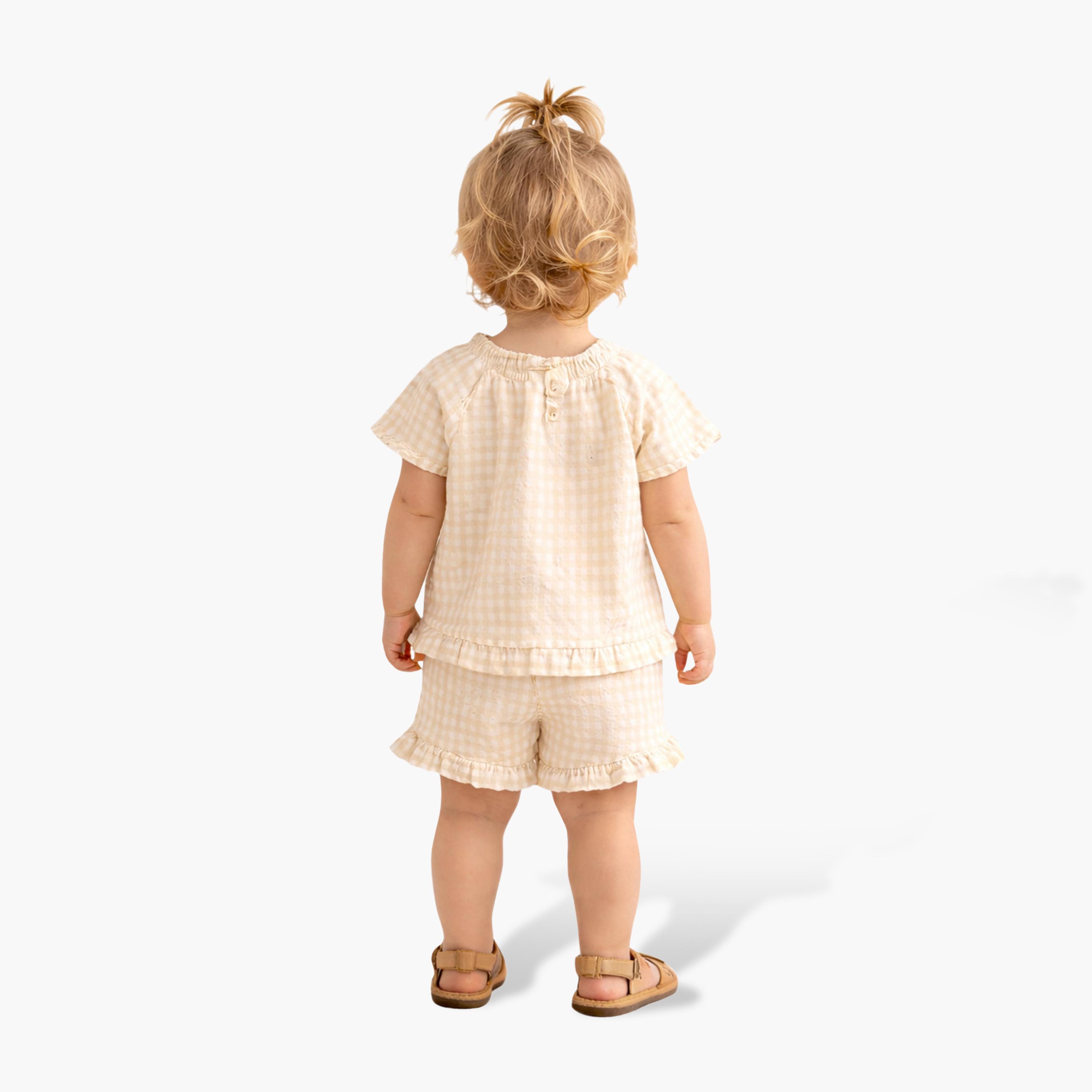 طقم بلوزة محبوك بتصميم "وافل" وتفاصيل كشكشة مع شورت من ديركجي-baby-girls-clothing-setsandcoords-image-3