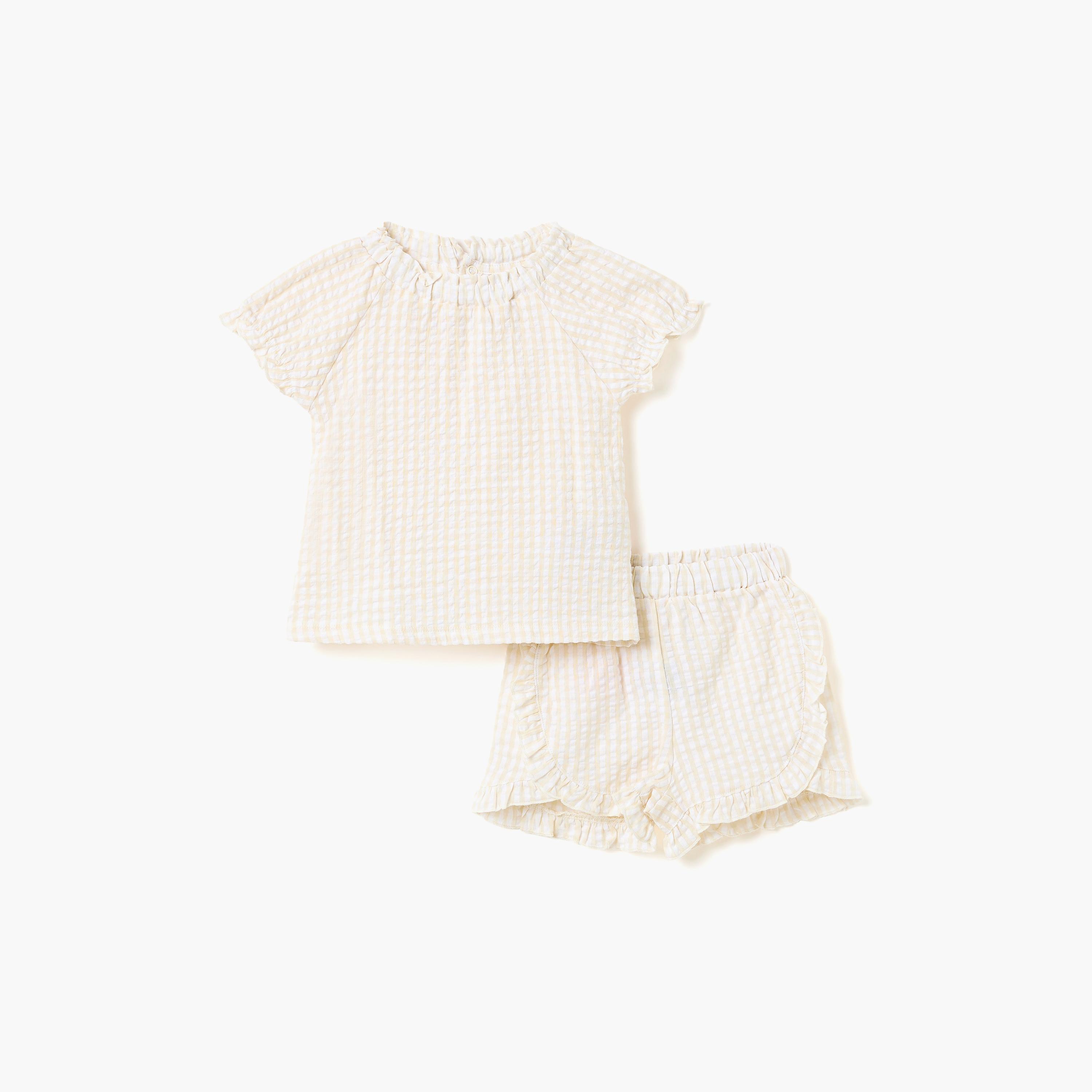 طقم بلوزة محبوك بتصميم "وافل" وتفاصيل كشكشة مع شورت من ديركجي-baby-girls-clothing-setsandcoords-image-4