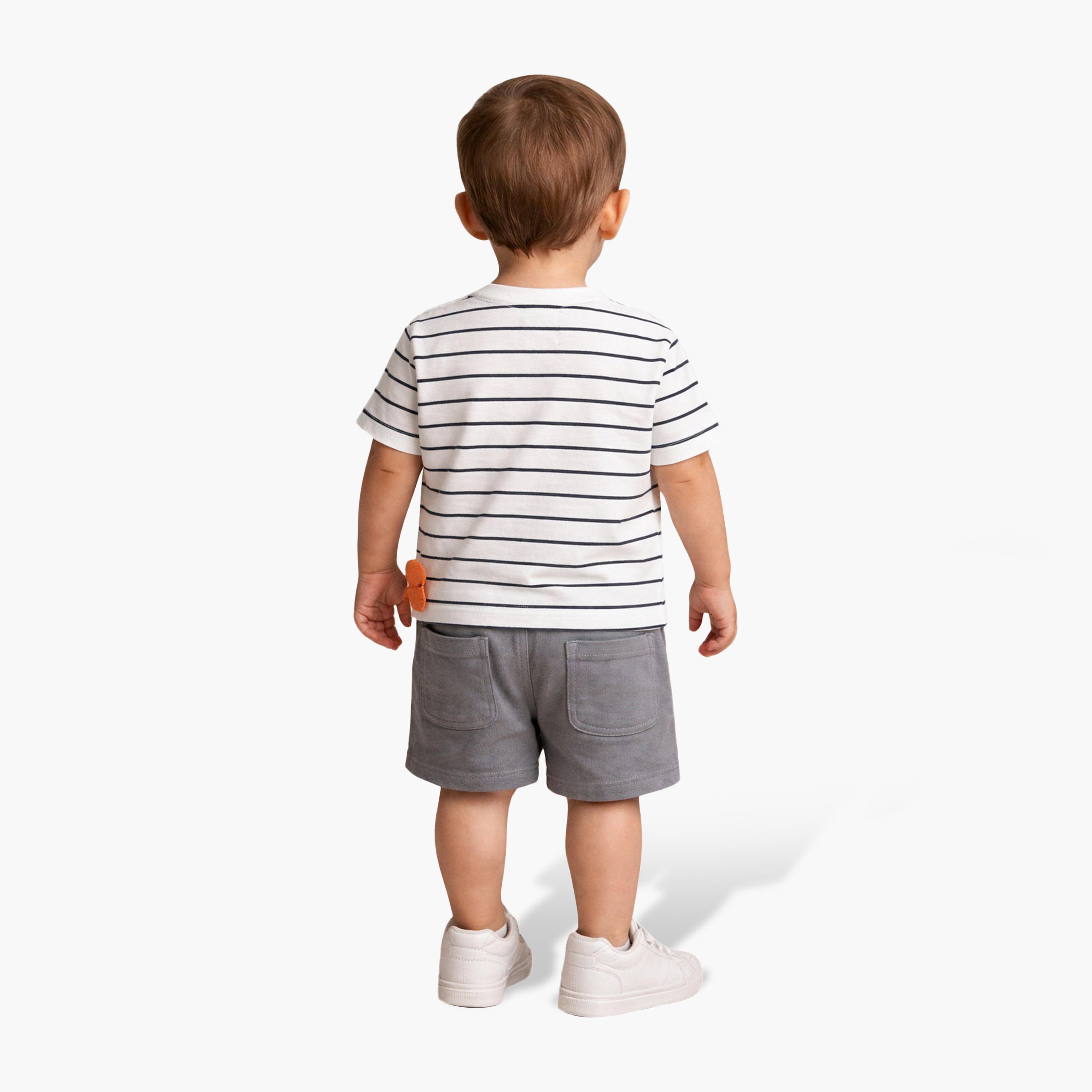 طقم تي شيرت "الصياد الصغير" بطبعة سمكة الصياد وشورت بجيوب من ديركجي-boys-clothing-setsandcoords-image-3