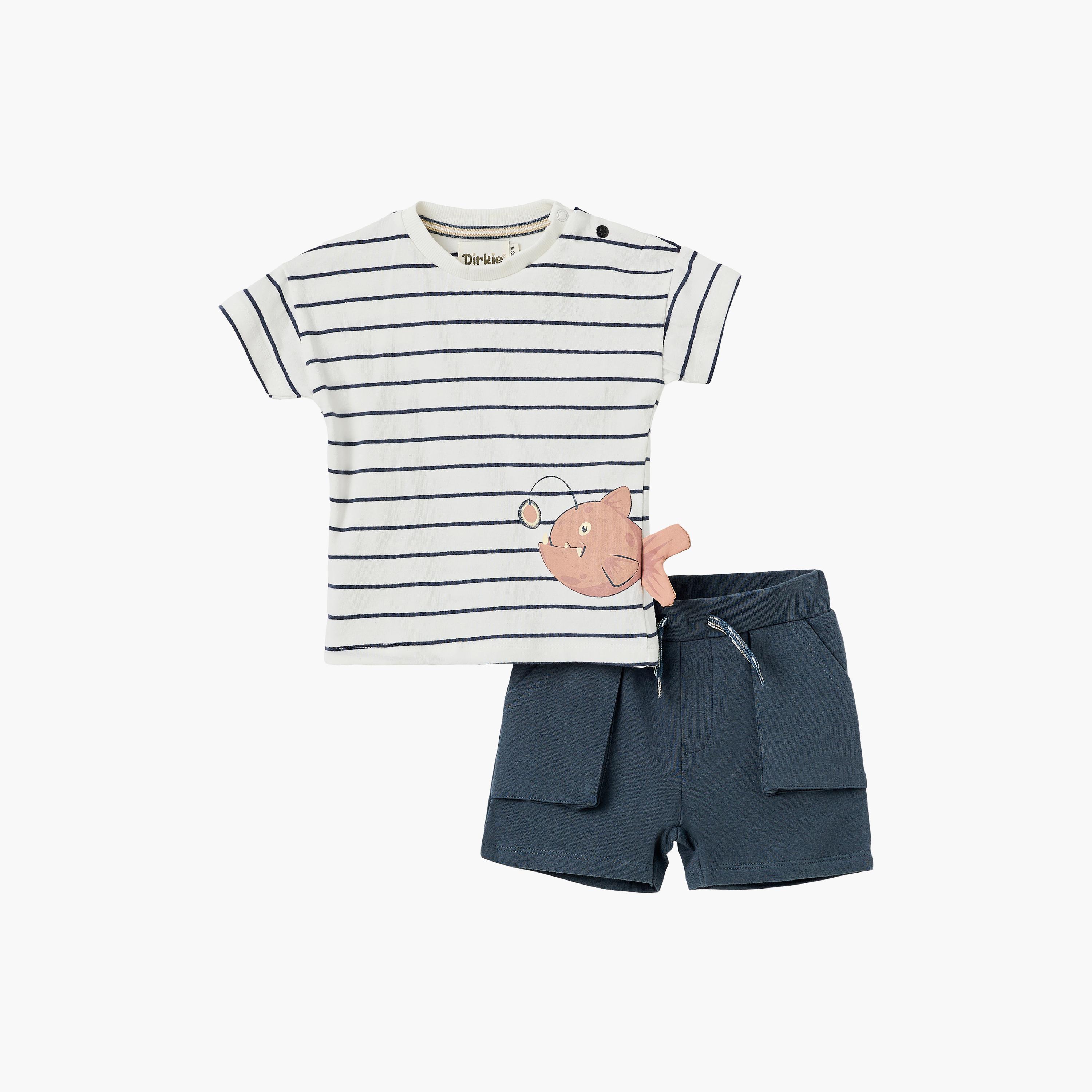 طقم تي شيرت "الصياد الصغير" بطبعة سمكة الصياد وشورت بجيوب من ديركجي-boys-clothing-setsandcoords-image-4