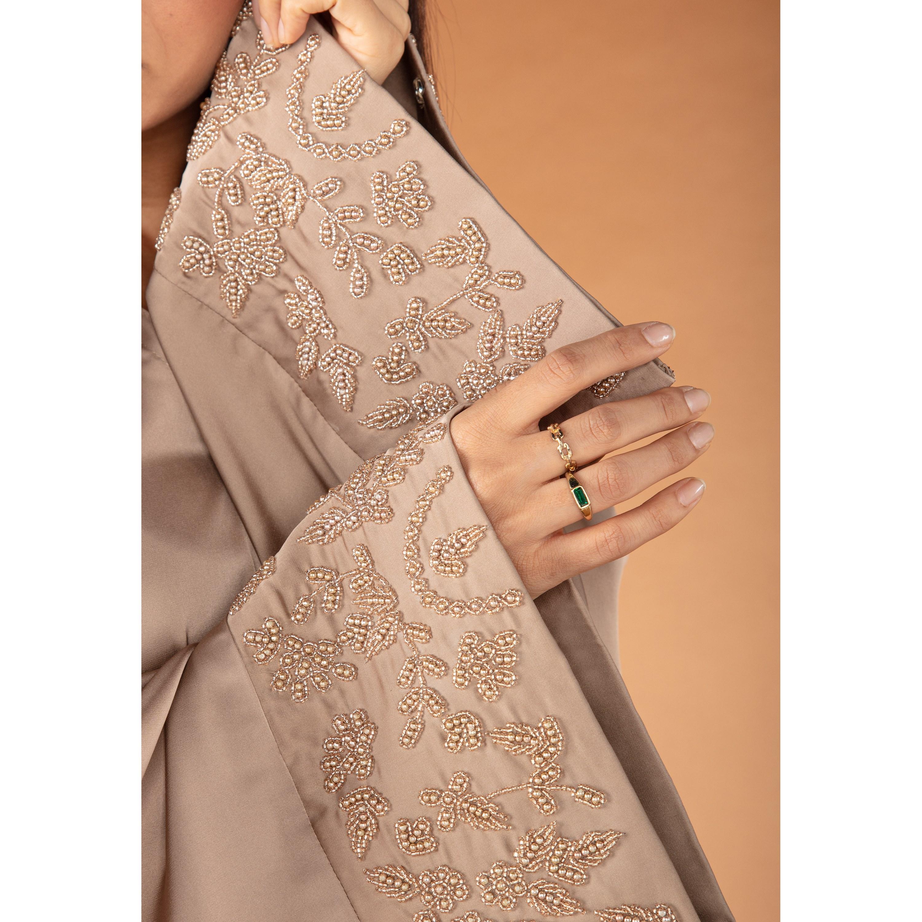 نخبه عباية سادة بأكمام مزينة بالخرز مع الحجاب-women-arabicclothing-abayas-image-2