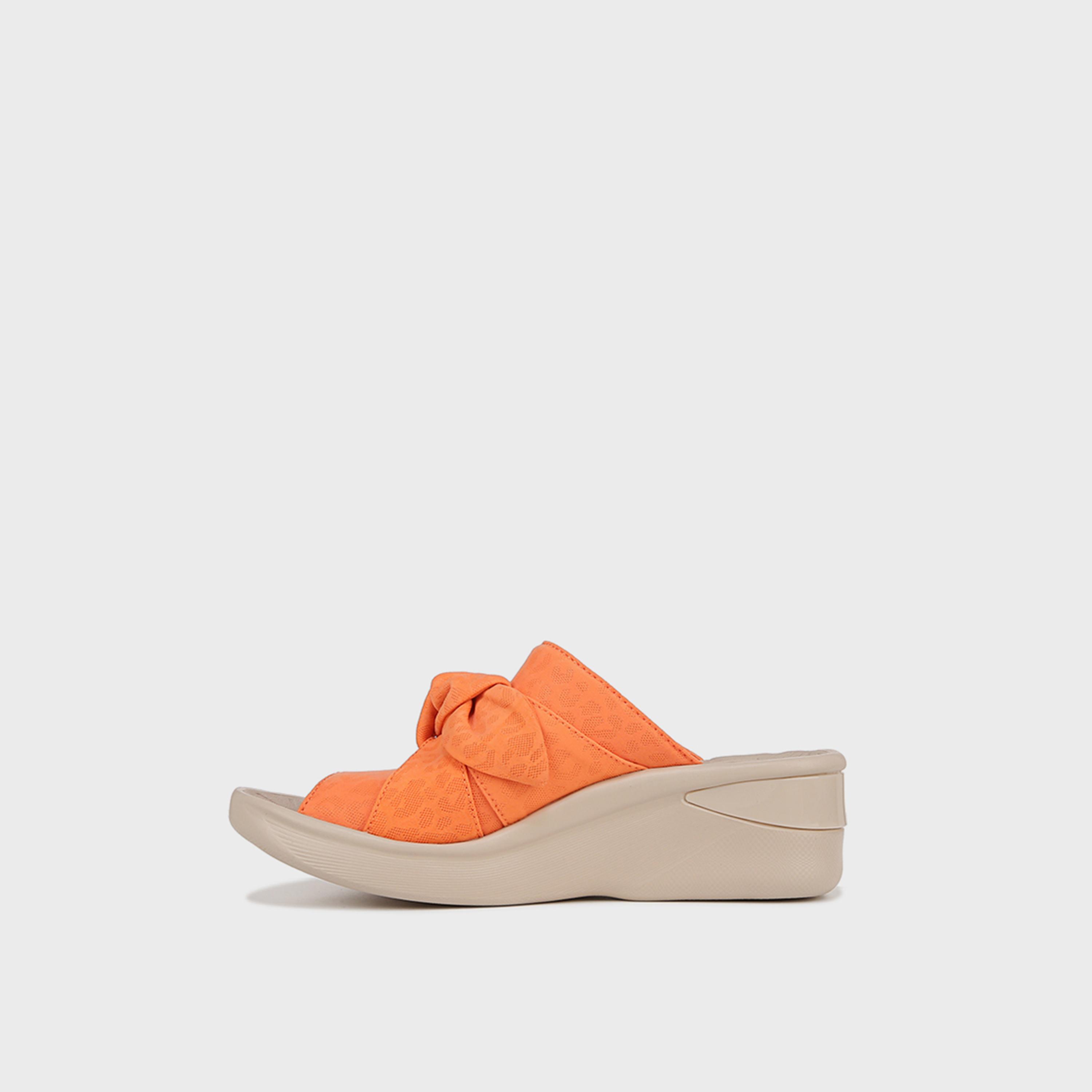 صندل نسائي من Naturalizer بكعب عريض مع تصميم علوي بعقدة NASMILE-women-shoes-sandals-flats-image-24