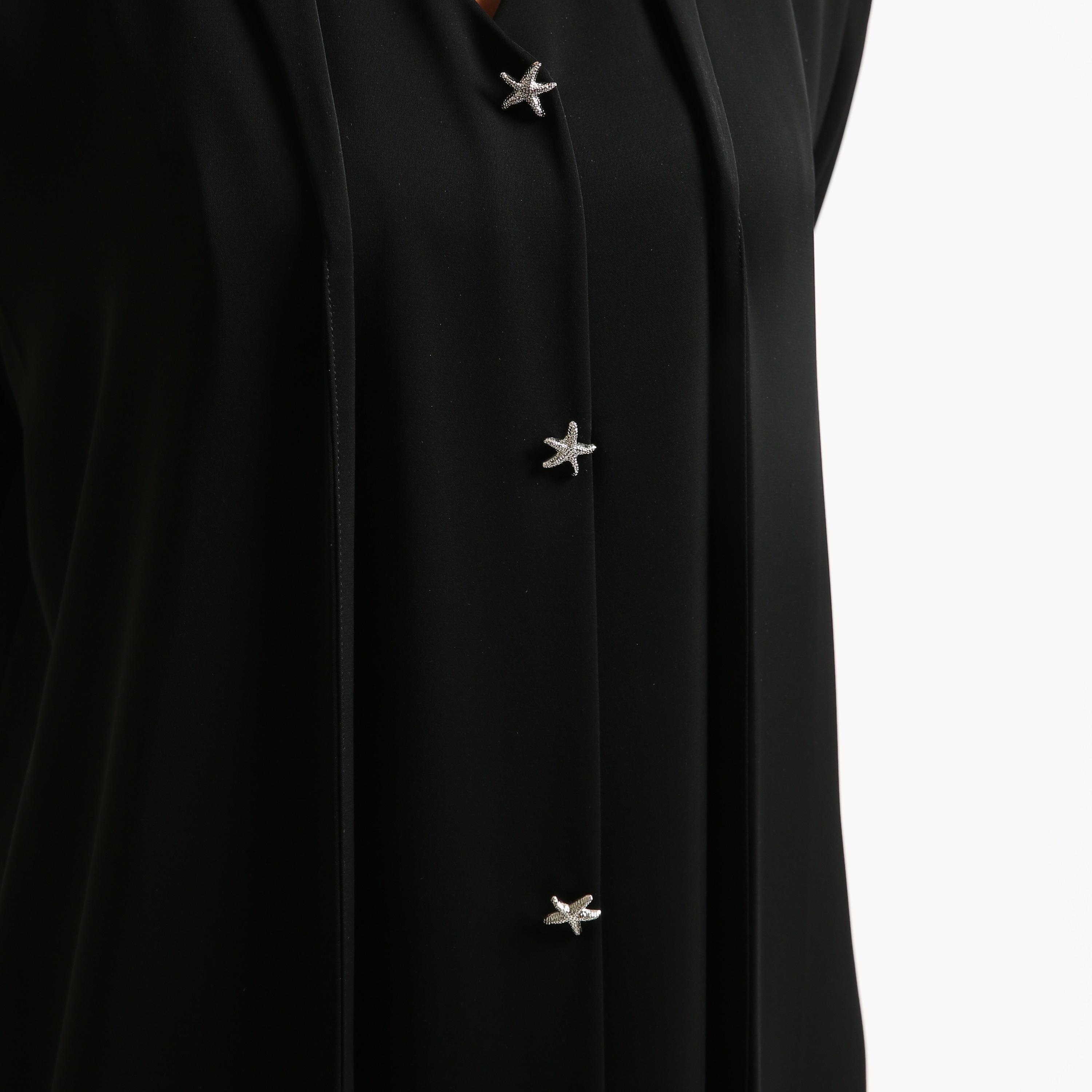 عباية نسائية بياقة وأكمام واسعة قماش ندى - أسود من نكياس-women-arabicclothing-abayas-image-2