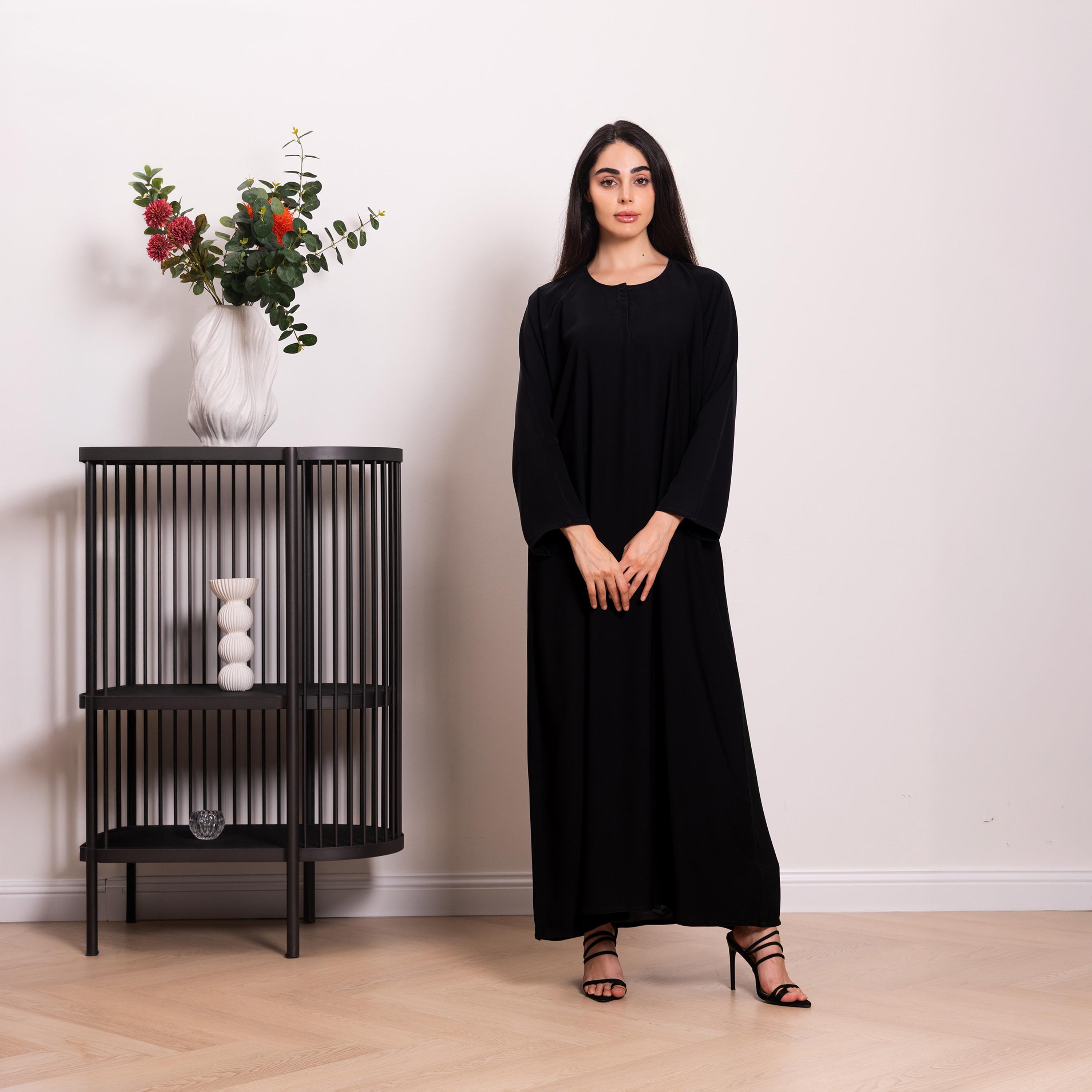 عباية نسائية سوداء من نيكياس.-women-arabicclothing-abayas-image-1