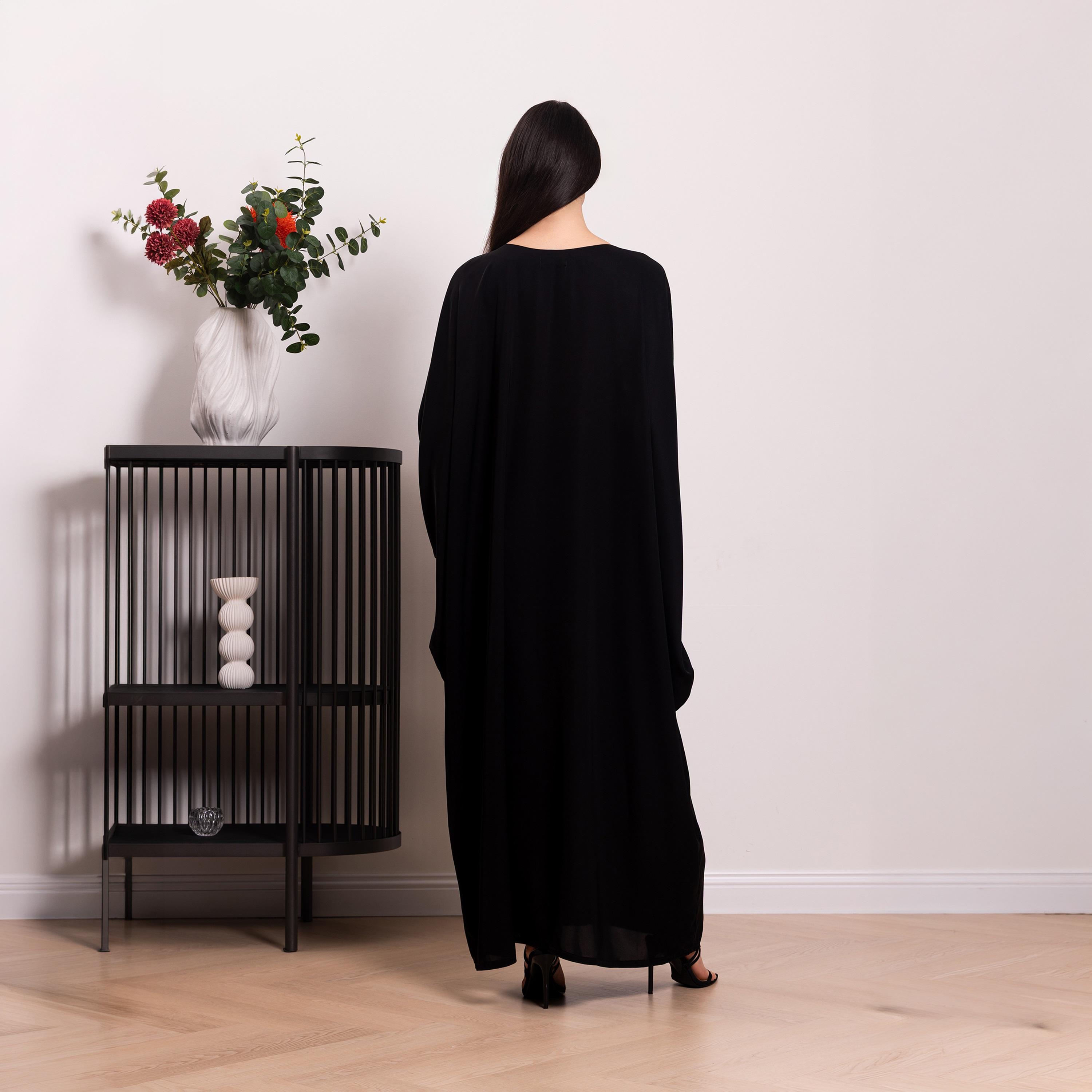 عباية نسائية سوداء، بأكمام فراشة وقصة بحرينية من نيكياس-women-arabicclothing-abayas-image-4