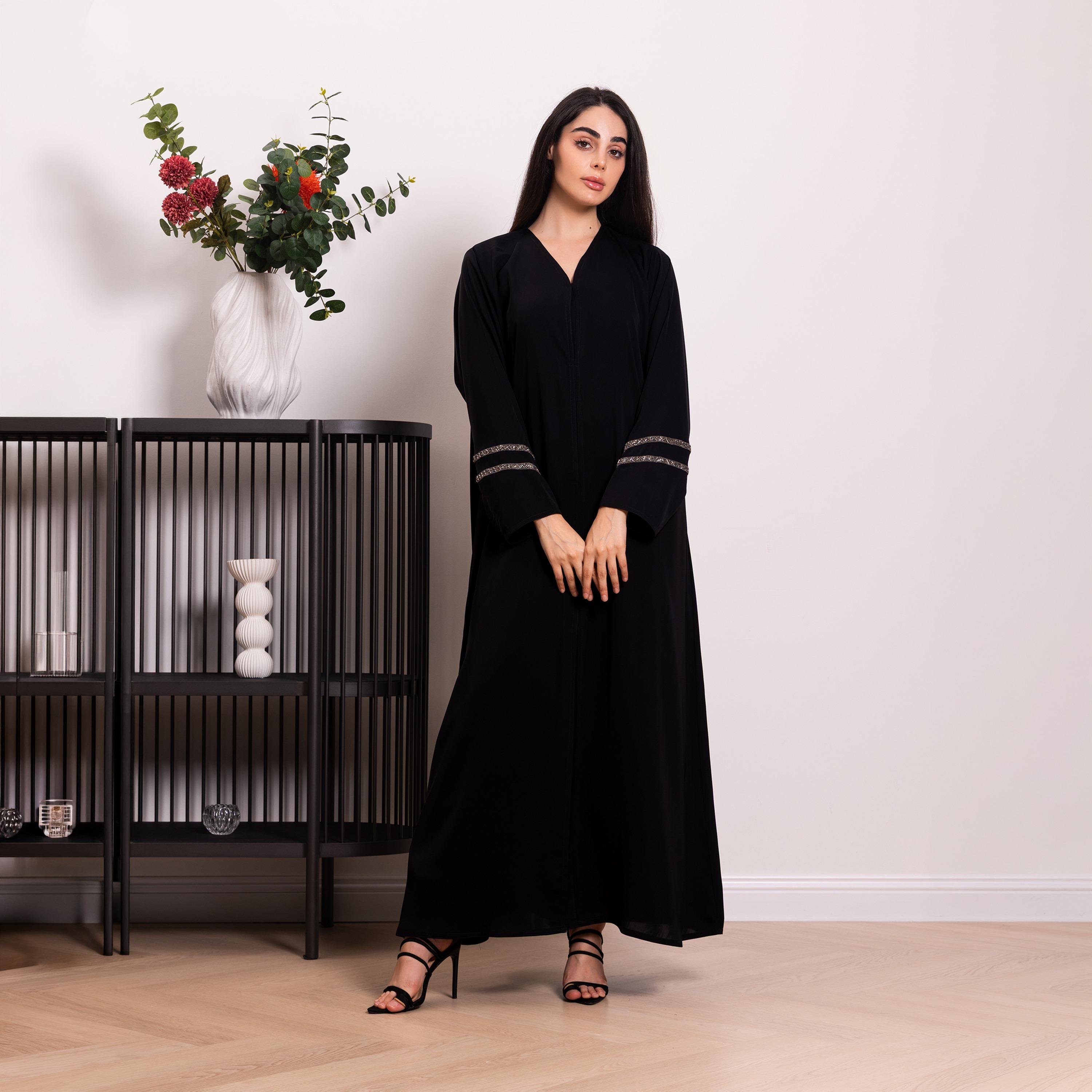 عباية نسائية سوداء من نيكياس.-women-arabicclothing-abayas-image-1