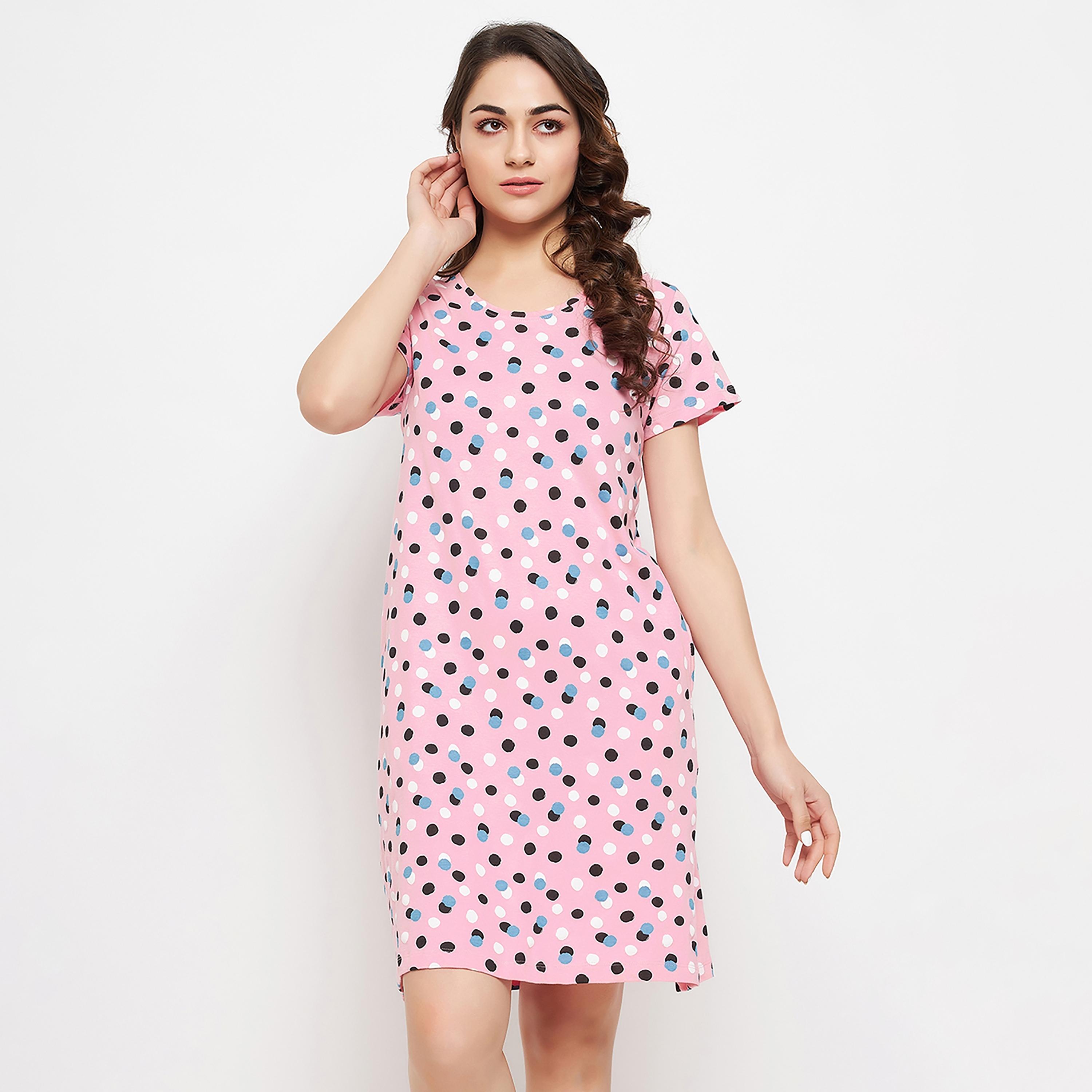 فستان نوم نسائي قصير بطبعات منقط باللون الوردي الفاتح من كلوفيا - قطن خالص-women-clothing-nightwear-nighties-image-1