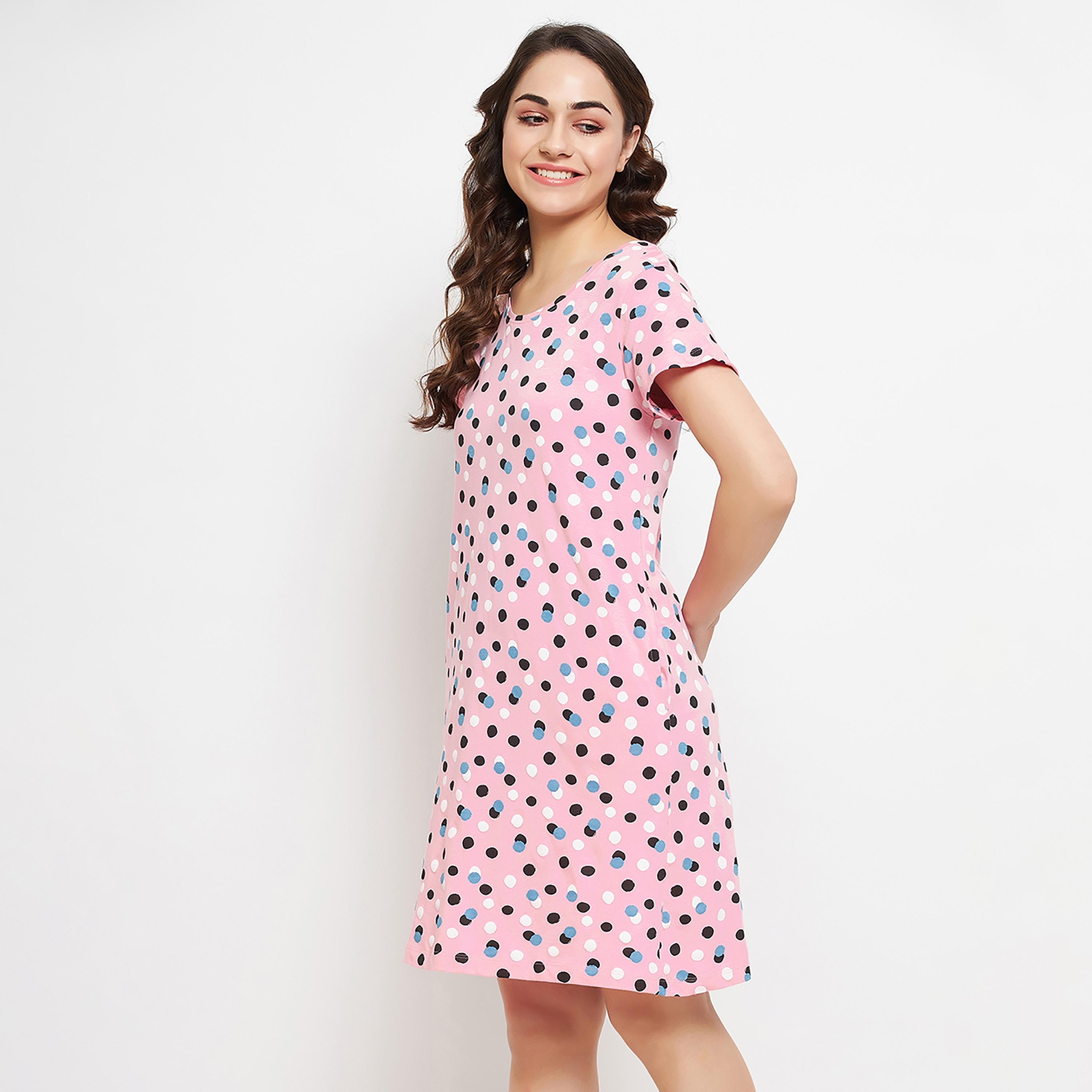 فستان نوم نسائي قصير بطبعات منقط باللون الوردي الفاتح من كلوفيا - قطن خالص-women-clothing-nightwear-nighties-image-3